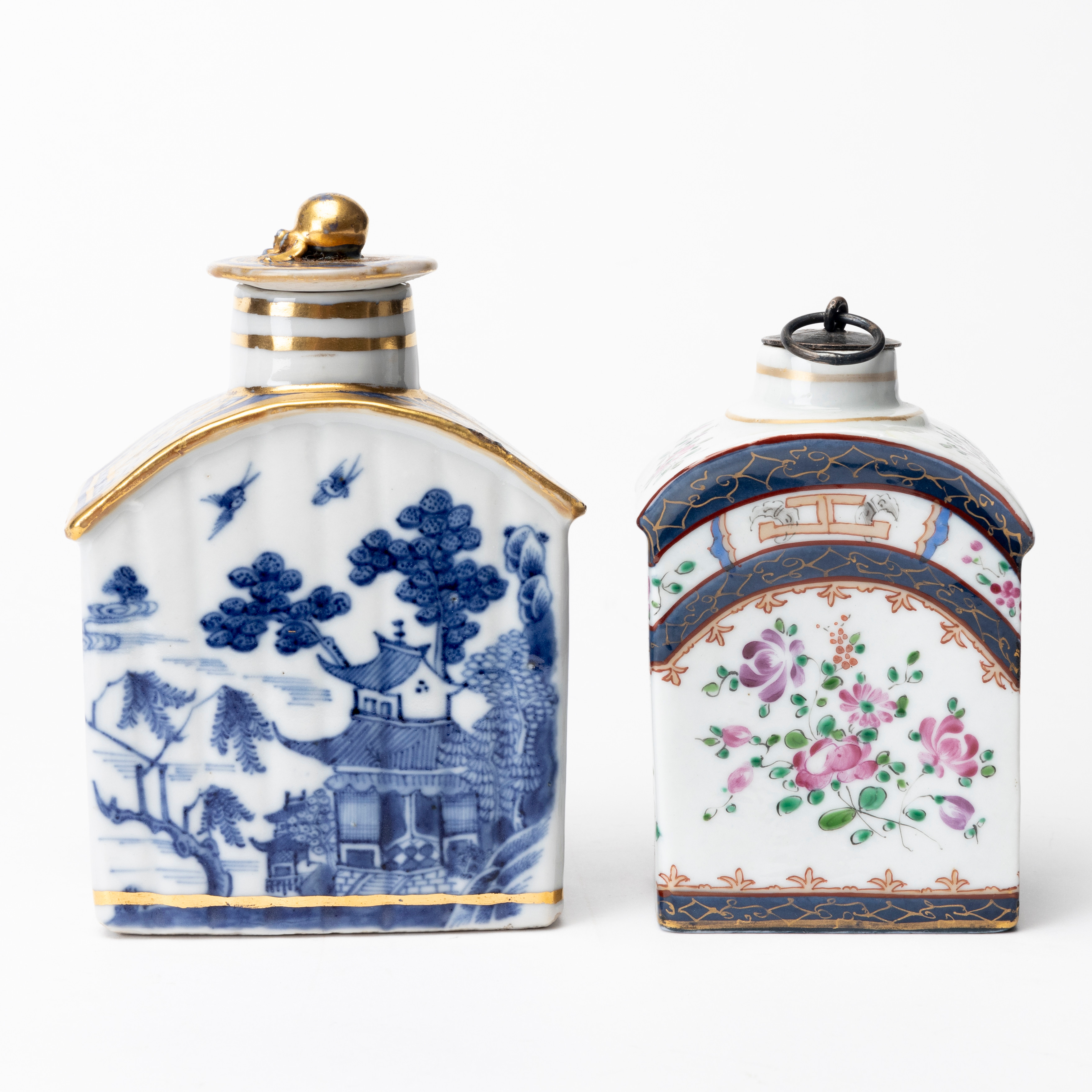 TEDOSOR,2 st, delvis vapenporslin, Qingdynastin 1700-tal.