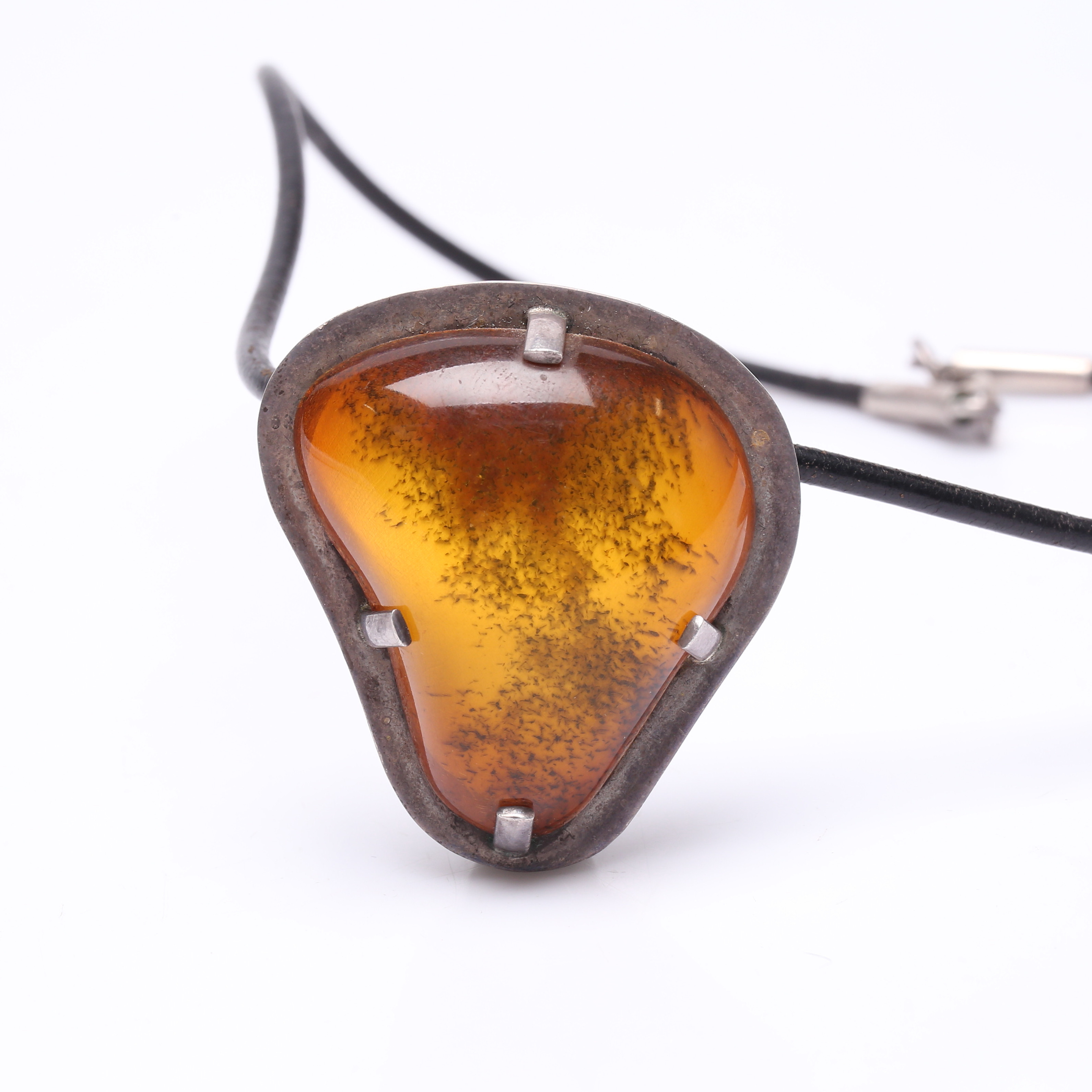 HÄNGE, silver och troligen bärnsten, Gdansk, Polen, 2000-tal.