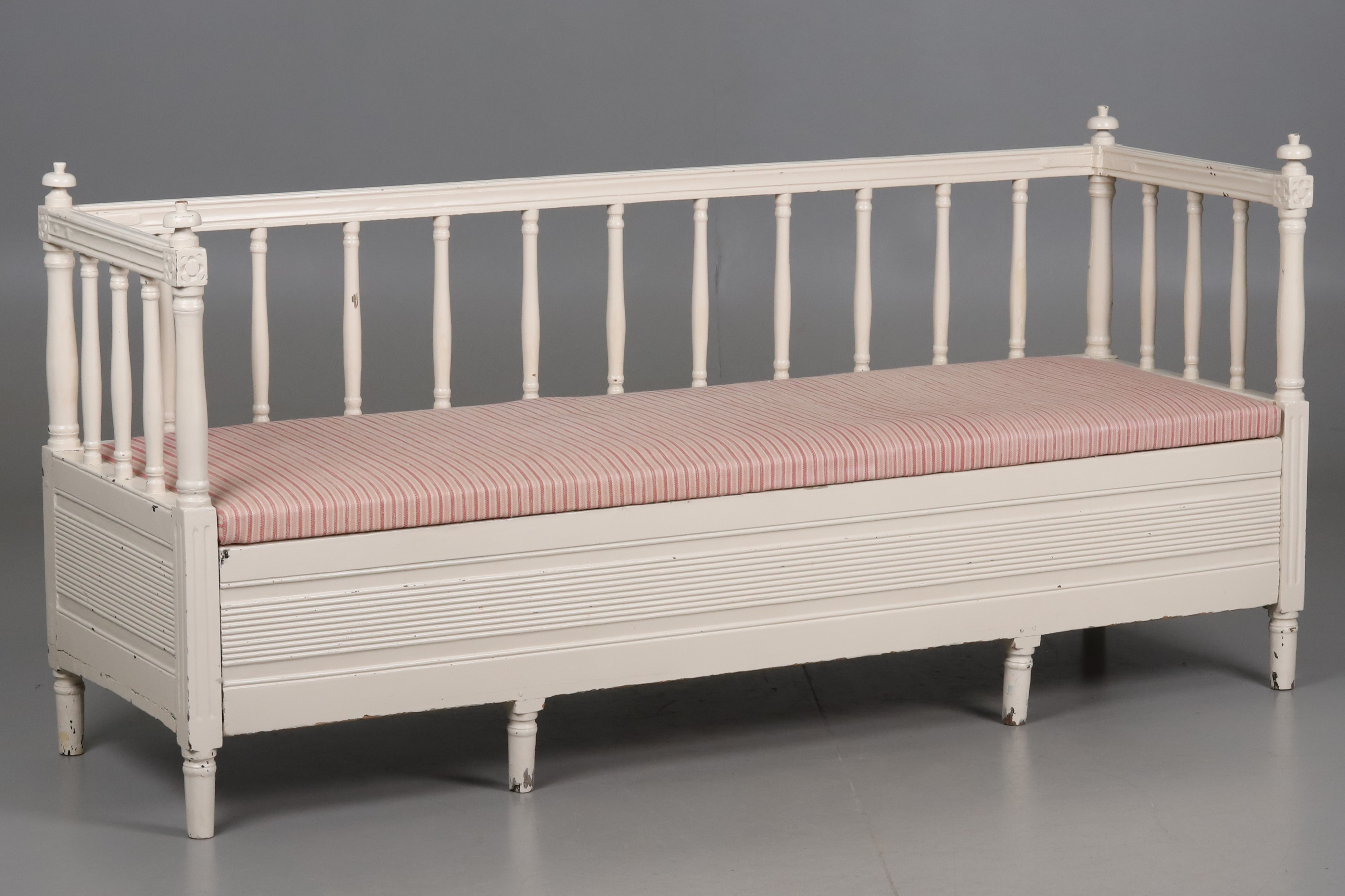 UTDRAGSSÄNG/SOFFA, sengustaviansk, 1800-talets första del.