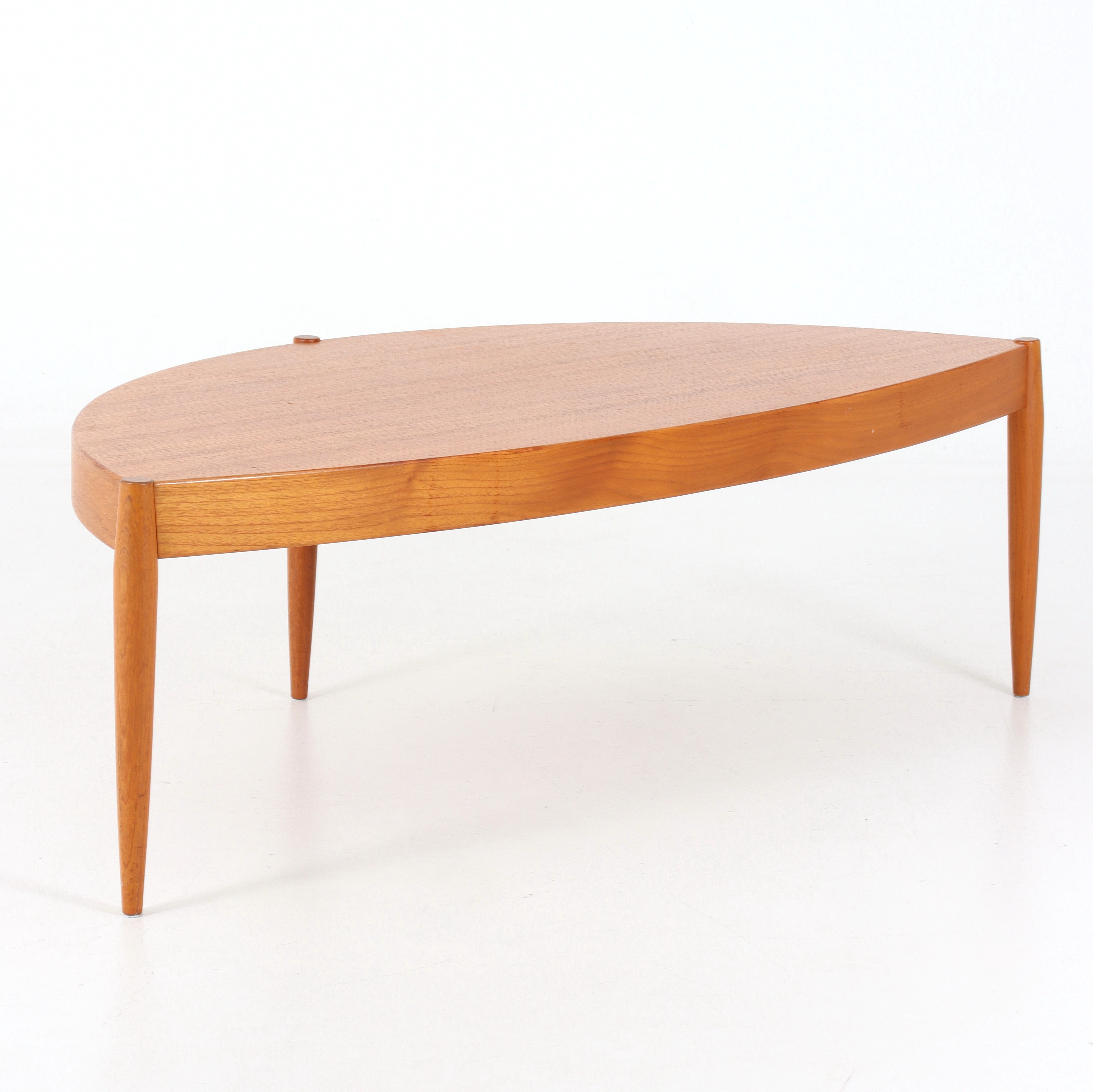 JOHANNES ANDERSEN. Soffbord, teakfanér, Tresum, 1960-tal.