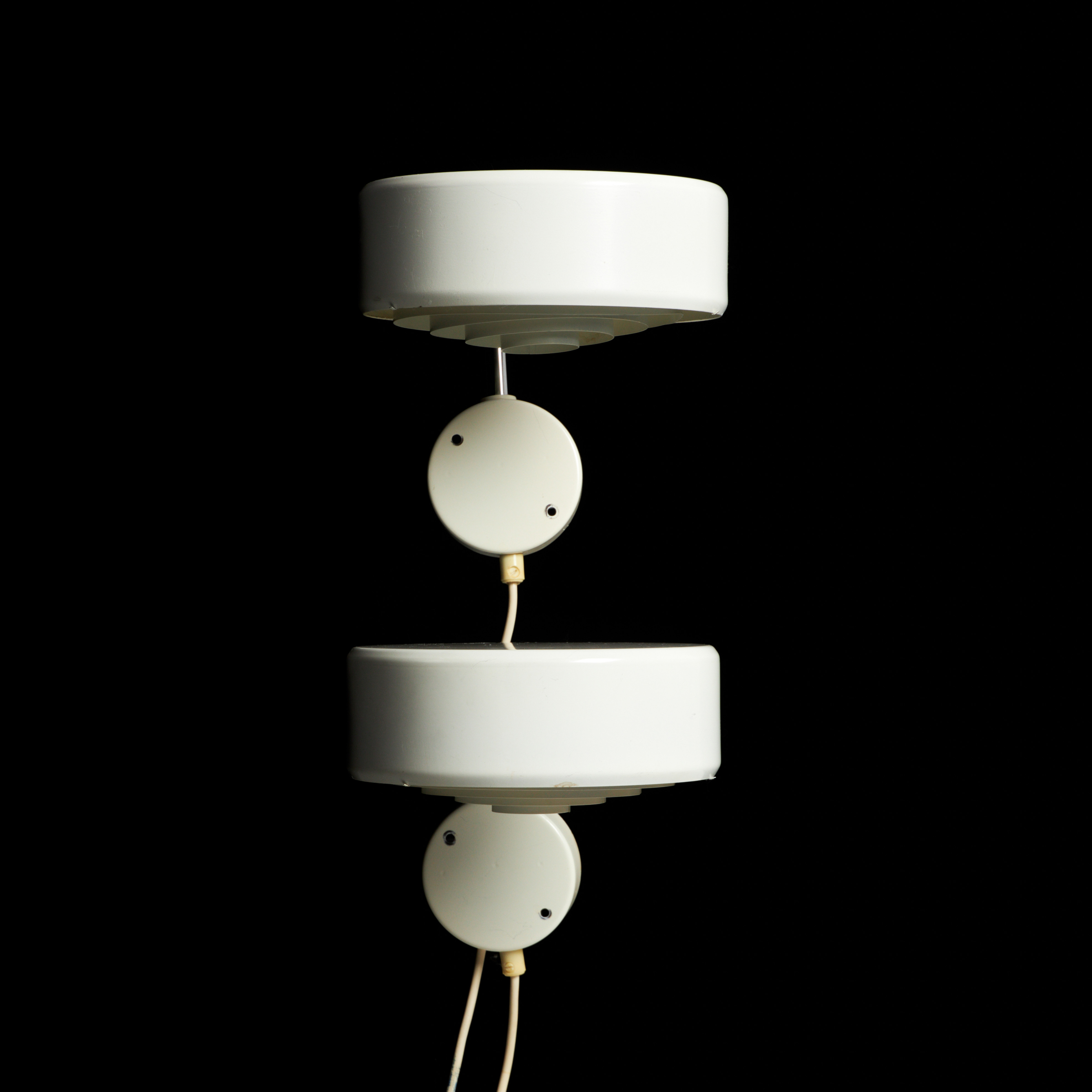 ANDERS PEHRSON. Vägglampor/sänglampor, 1 par, "Simris", Ateljé Lyktan, lackerad metall.