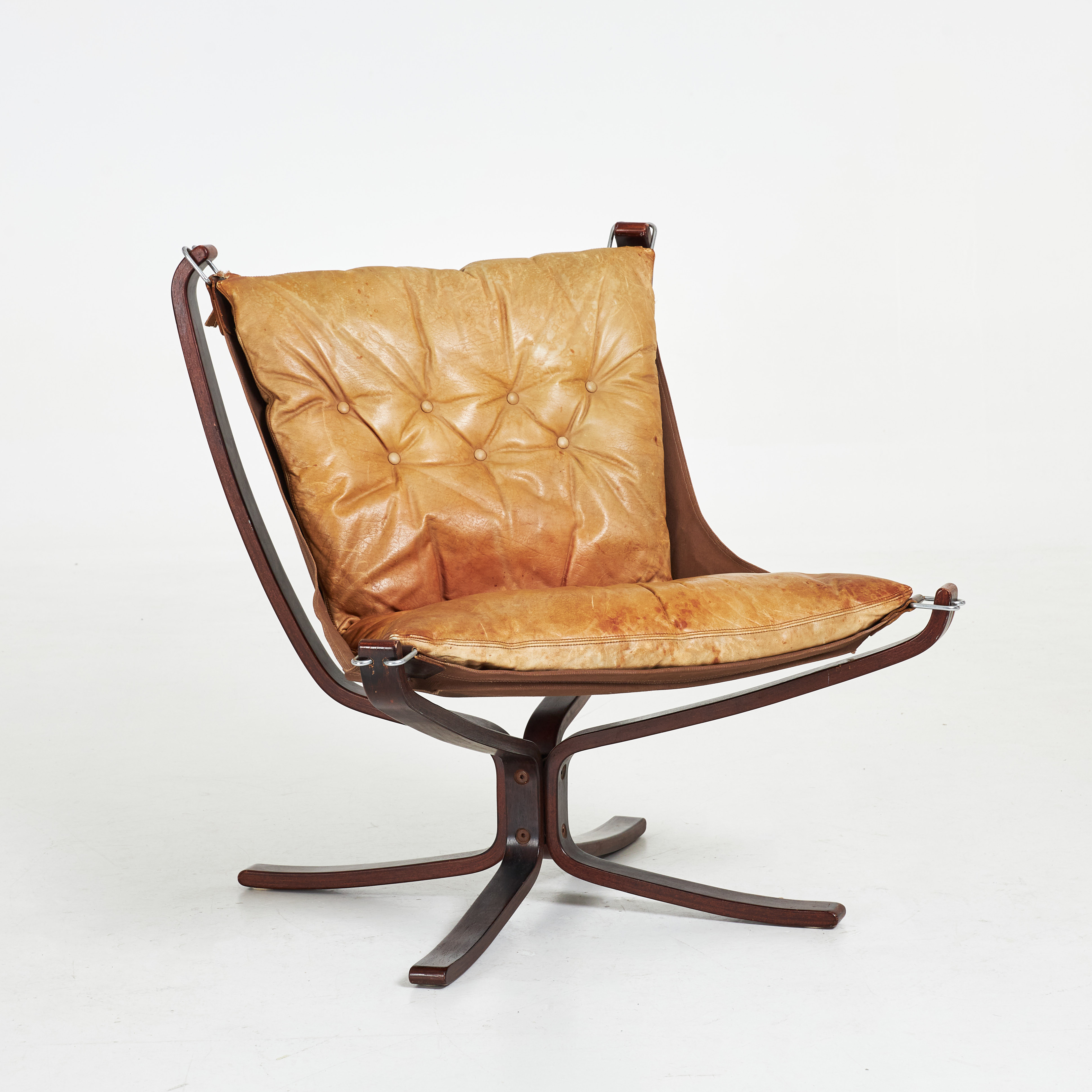 SIGURD RESELL, FÅTÖLJ, ”Falcon” med betsad bokram, kudde klädd i läder, Vatne Møbler, Norge.