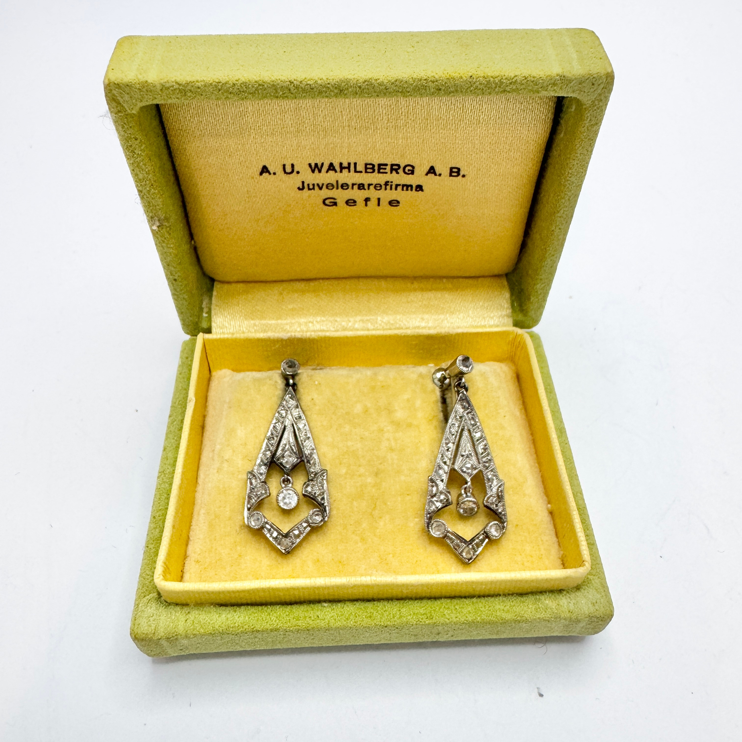 Diamantörhängen Art Deco. 18k Vit Guld.