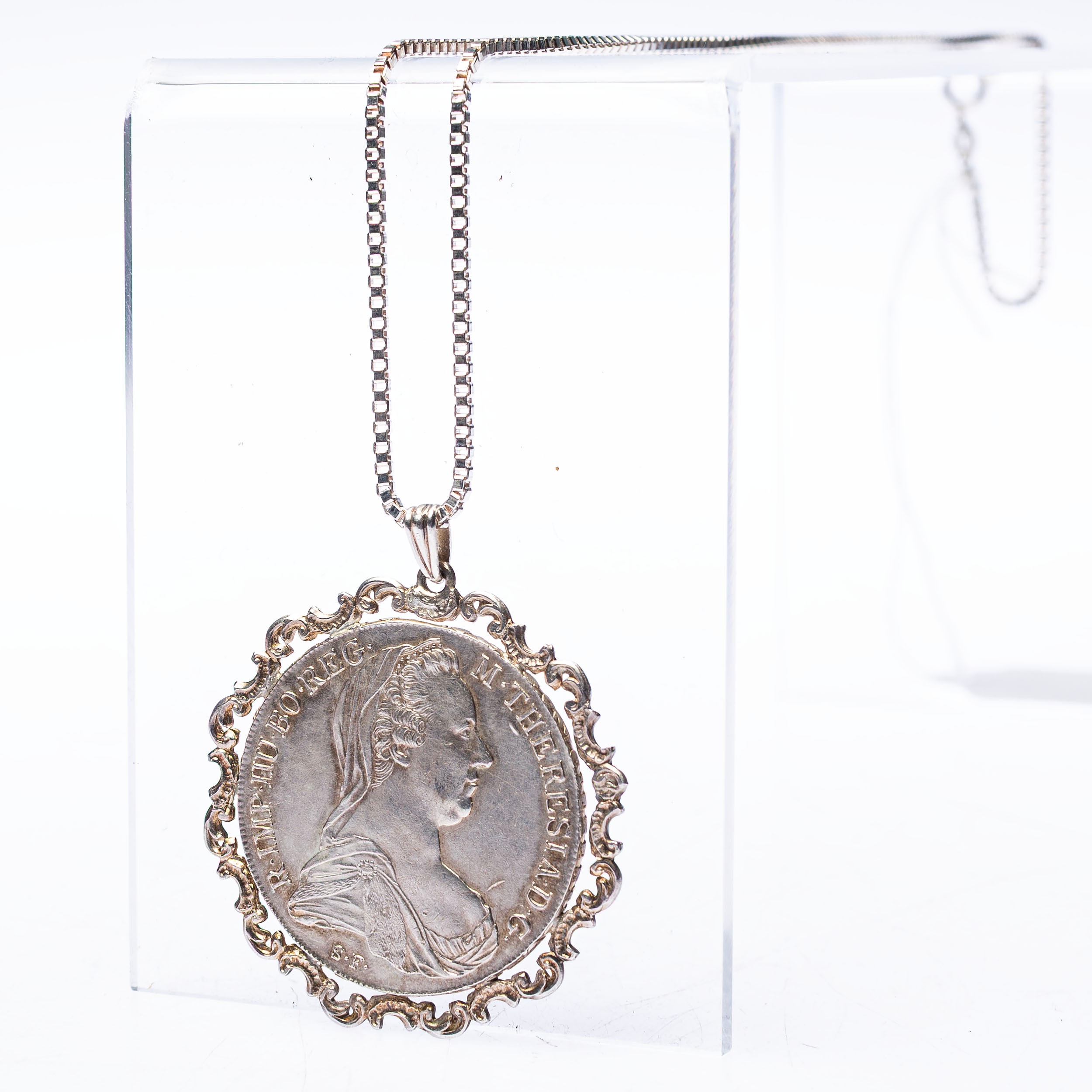 COLLIER, med monterat mynt, 1 Thaler, silver, Maria Therese, Österrike.