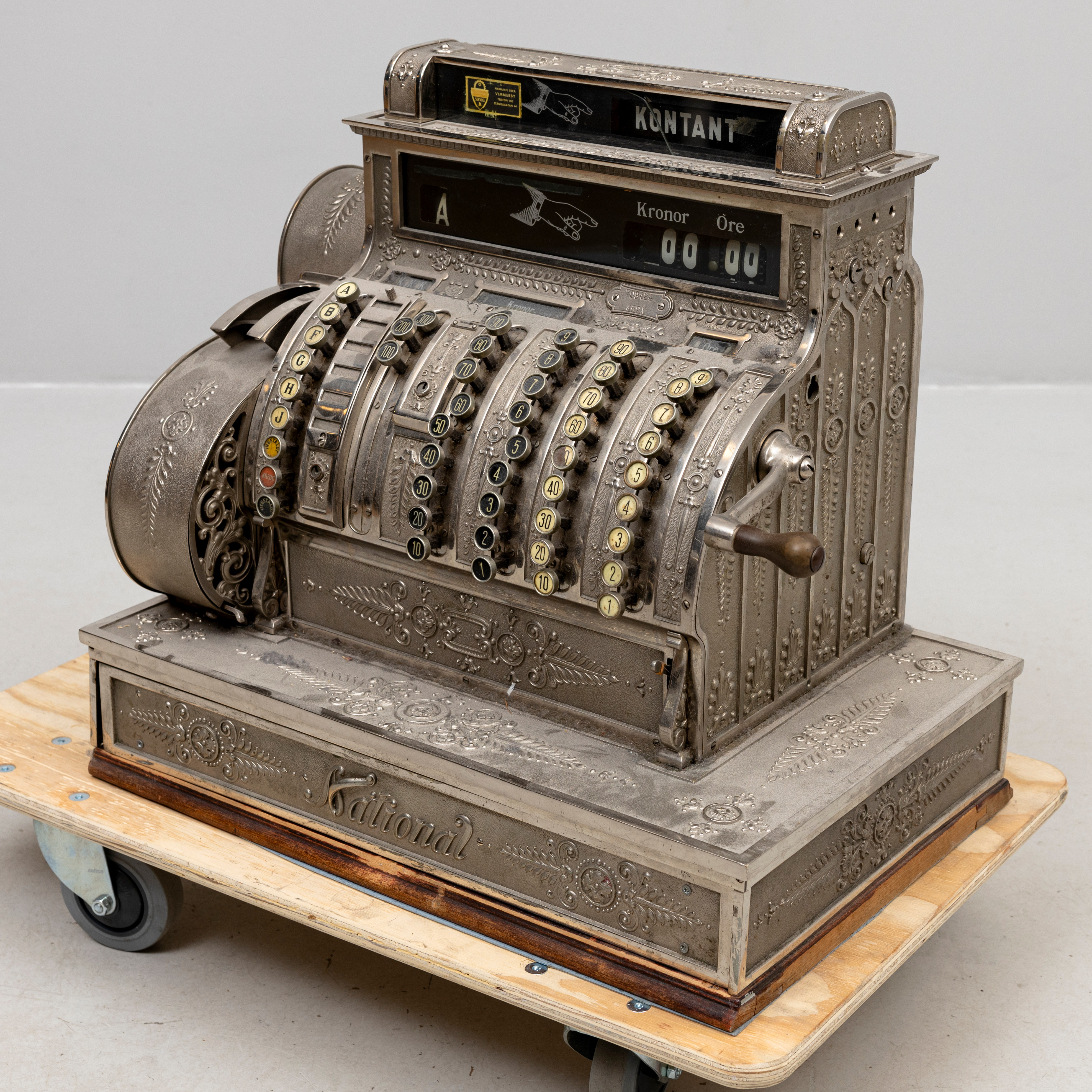 KASSAAPPARAT, National , 1900-taöets första hälft.