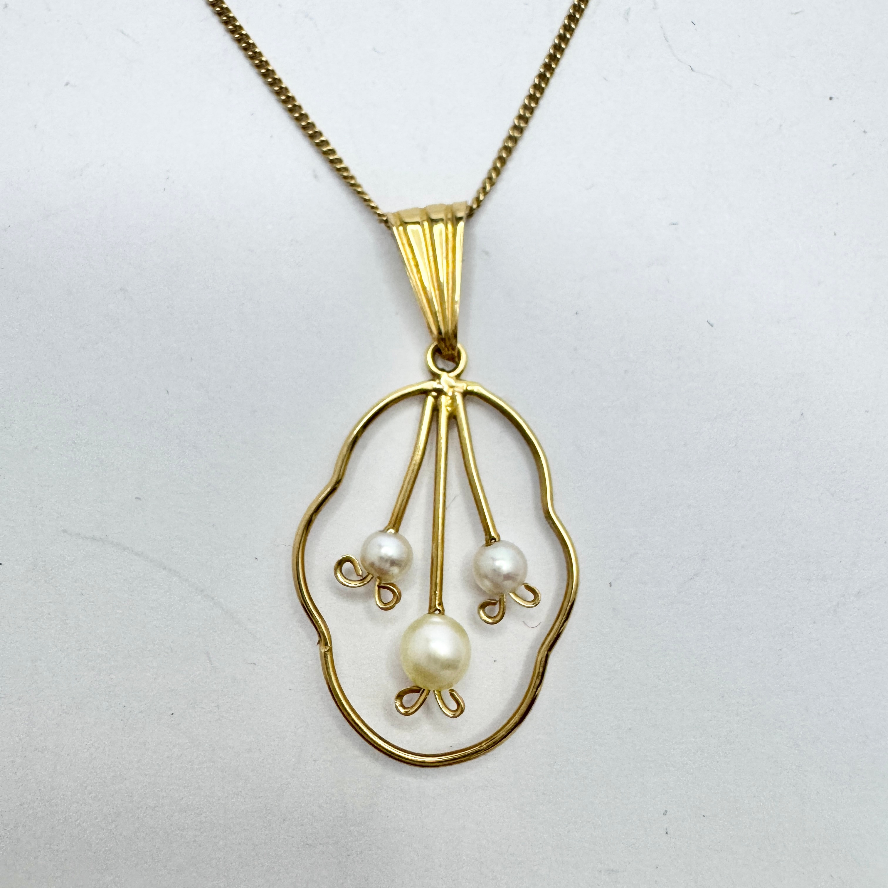 Halskedja med Hänge. 18k Guld. år 1961.