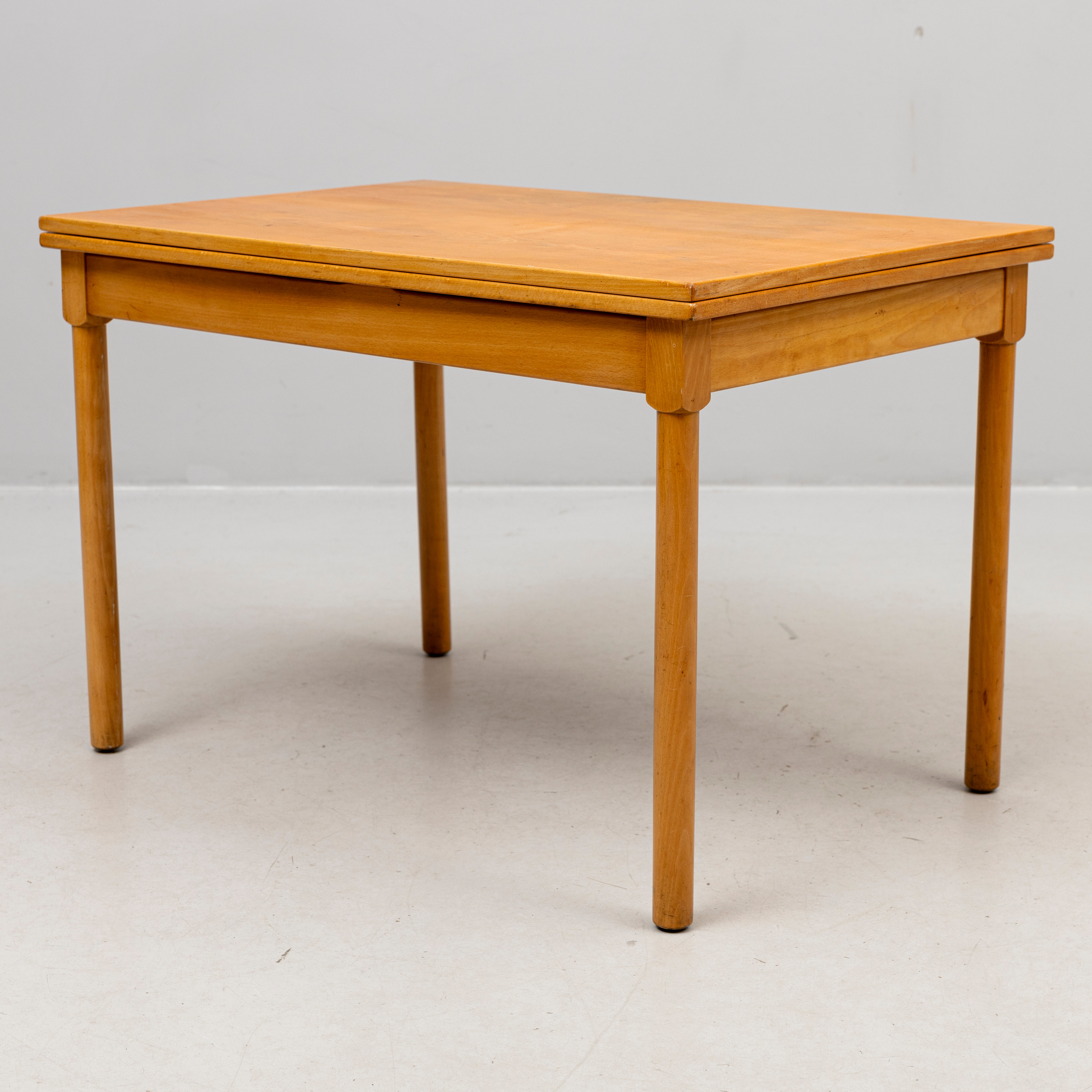 BØRGE MOGENSEN. spelbord/soffbord, bok, "Tremme" , för Fritz Hansen, Danmark.