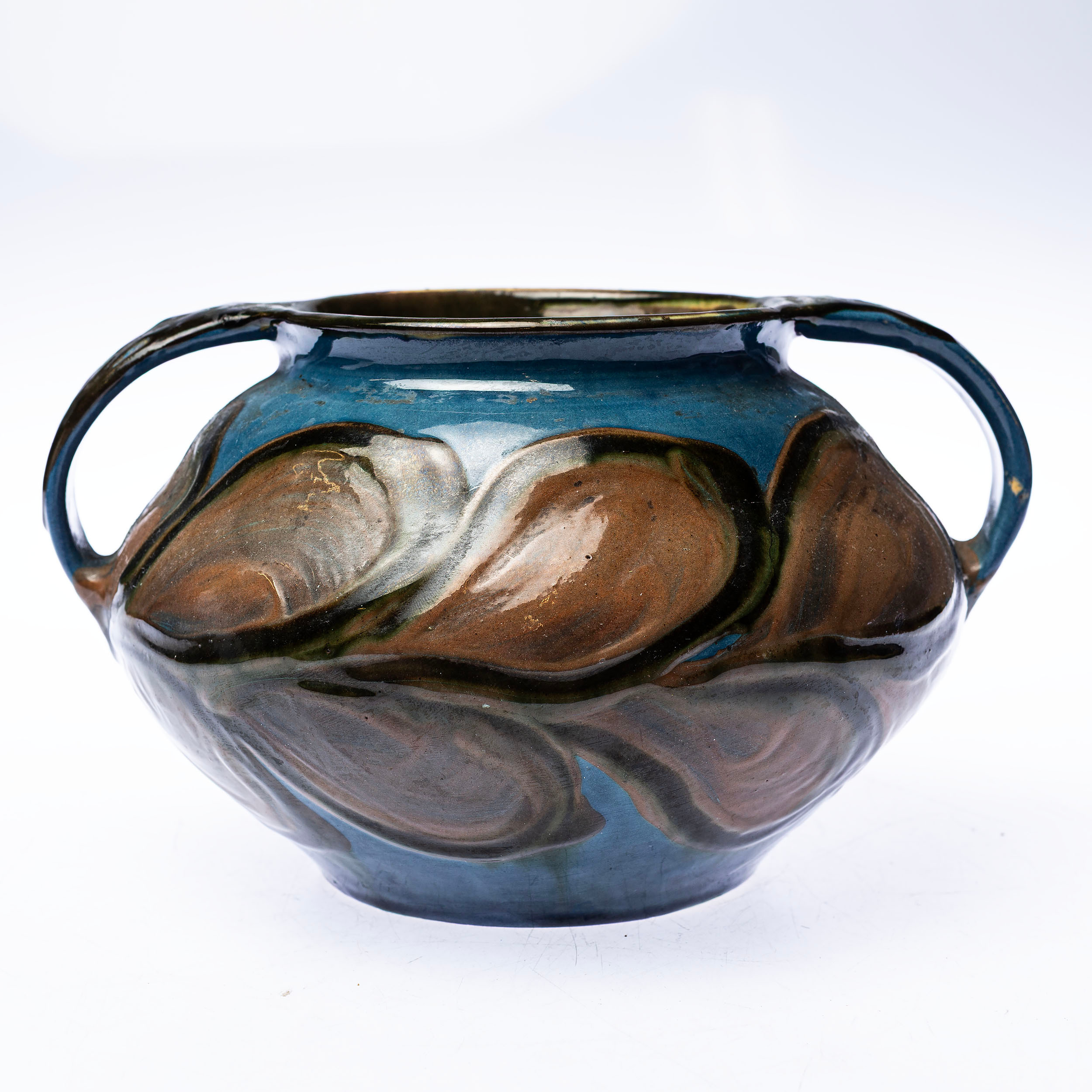 HERMAN KÄHLER, keramik, vas med hänklar. Danmark, 1900 - talets första hälft.