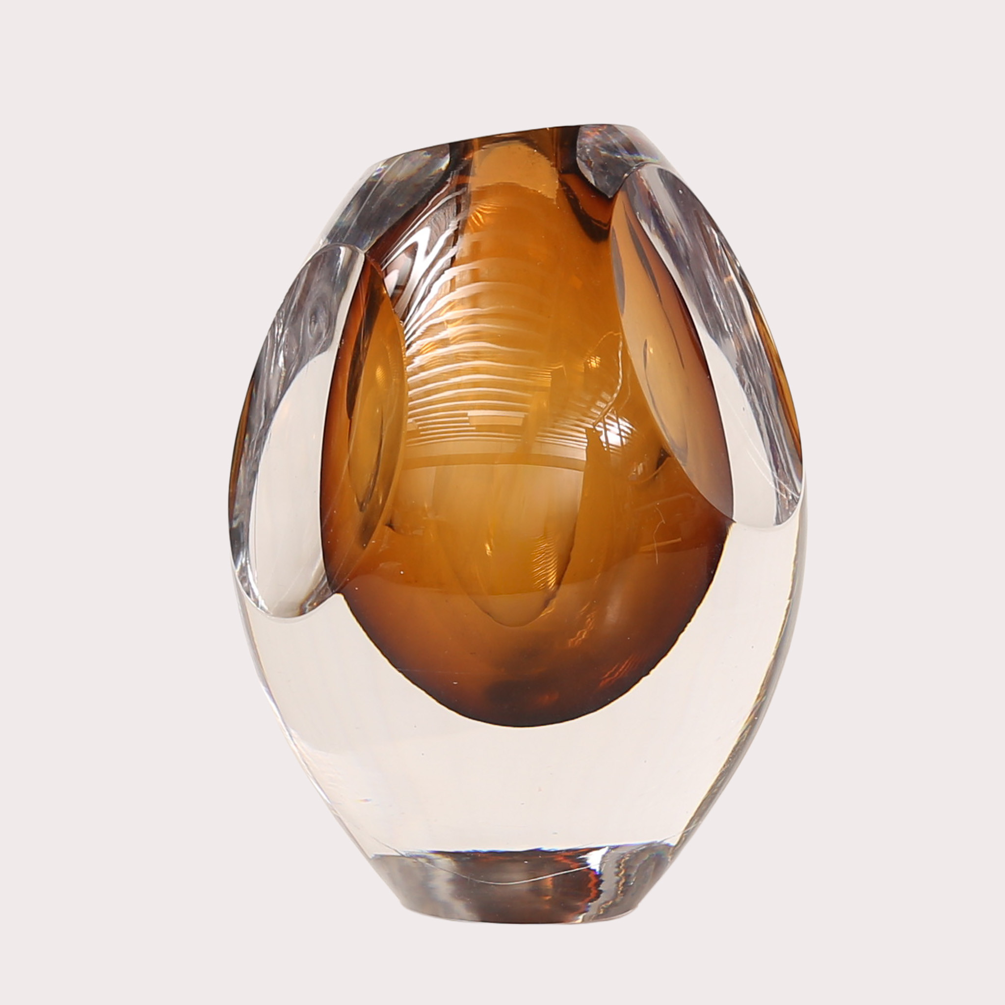 MONA MORALES-SCHILDT. Skulptur, glas, "Ventana", bärnstensfärgat underfång med optiska slipningar, signerad, Kosta.