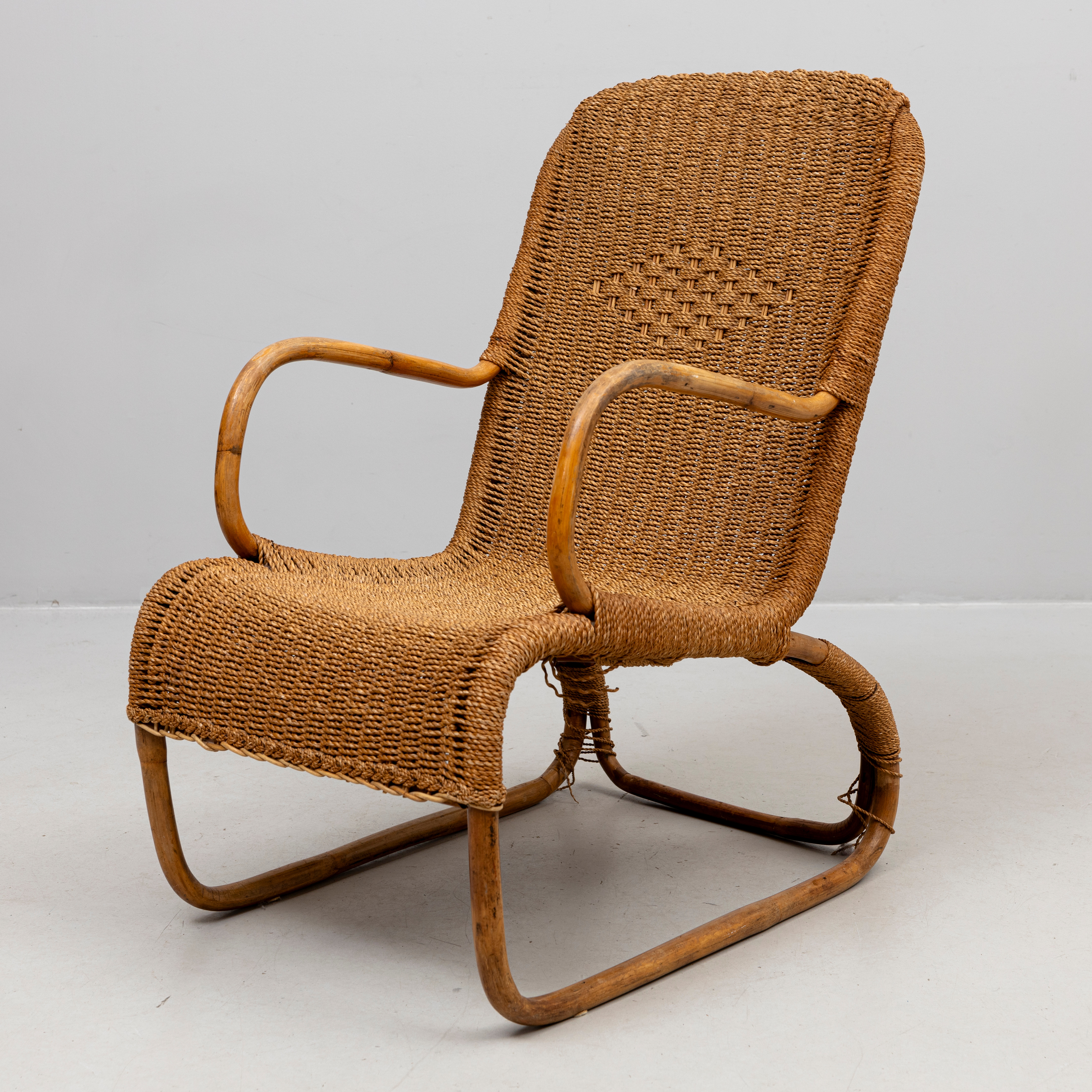 FÅTÖLJ, korgmodell, rotting och böjträ, .1900-talets mitt.