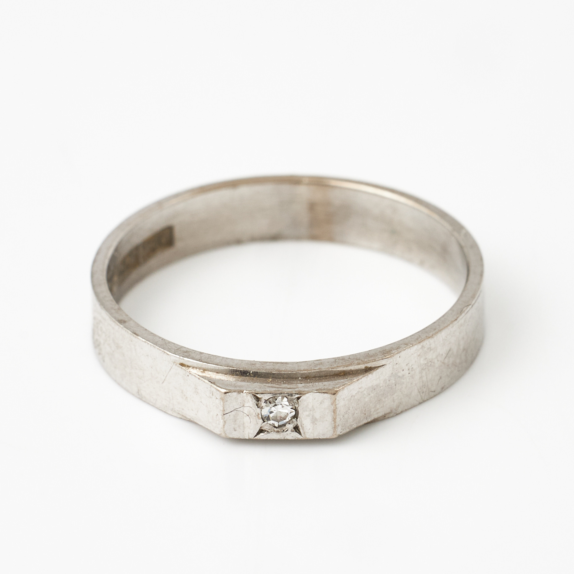 RING, 18 k vitguld, åttkantslipad diamant ca 0,02 ct., Ge-Kå, Rolf Kaplan AB, Stockholm 1976.