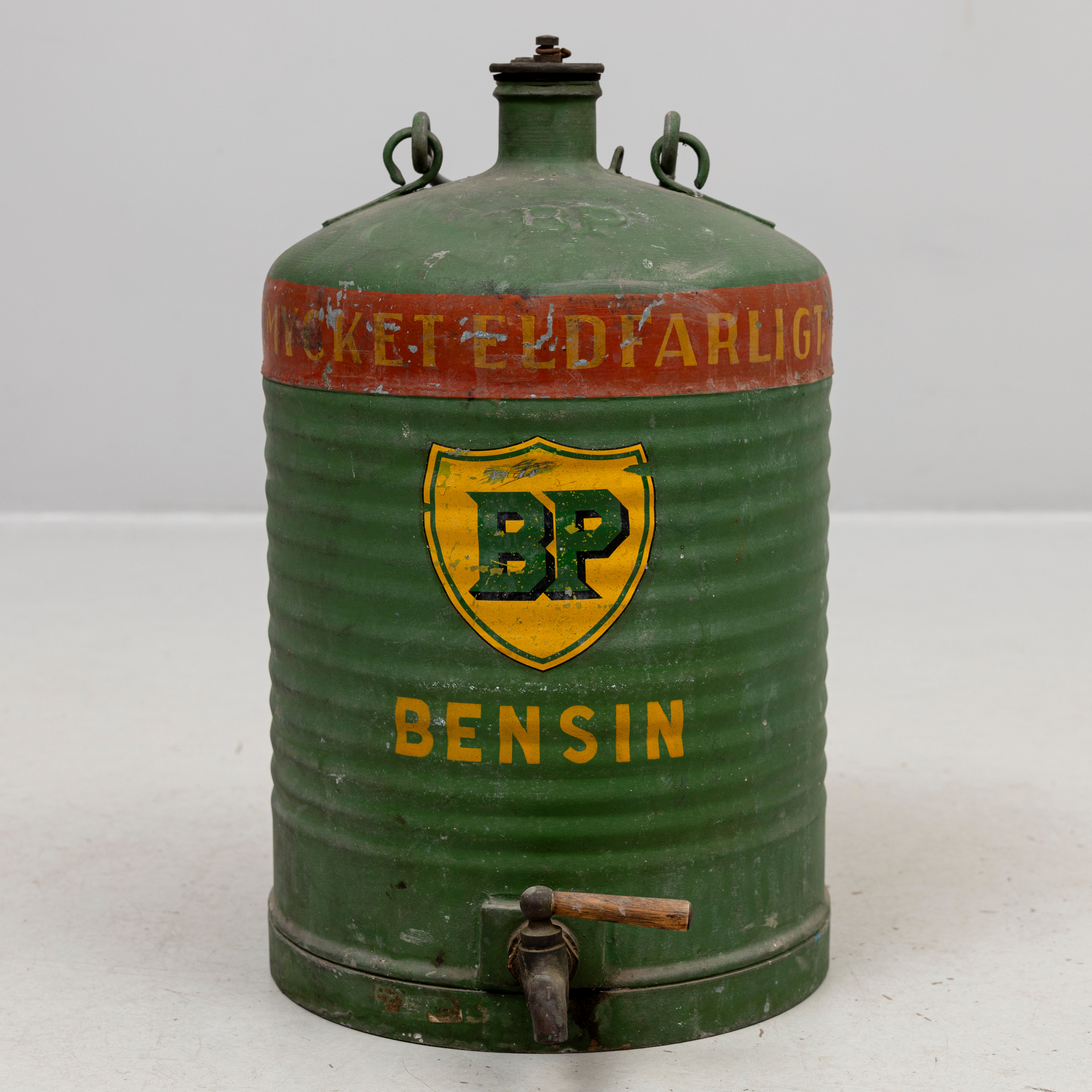 BENSINDUNK, lackerad plåt, BP, 1900-talets mitt.