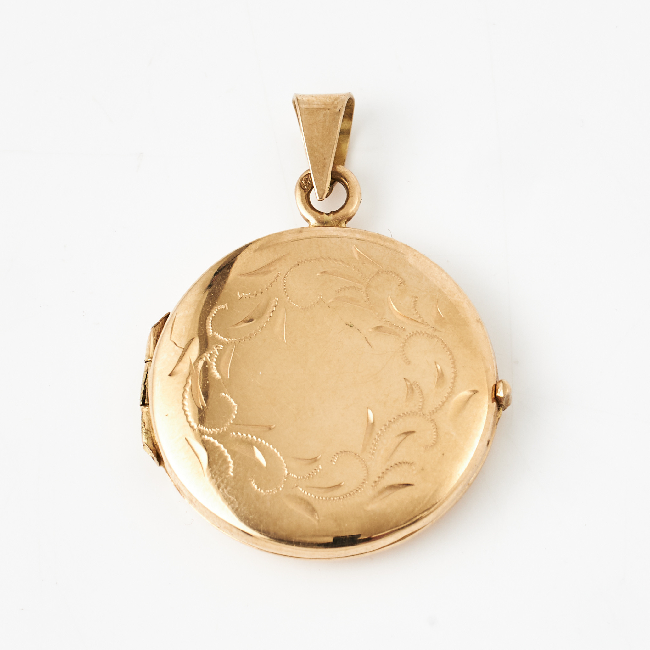 MEDALJONG, 18 k guld, svisselerad dekor, italiensk kontrollstämpel.