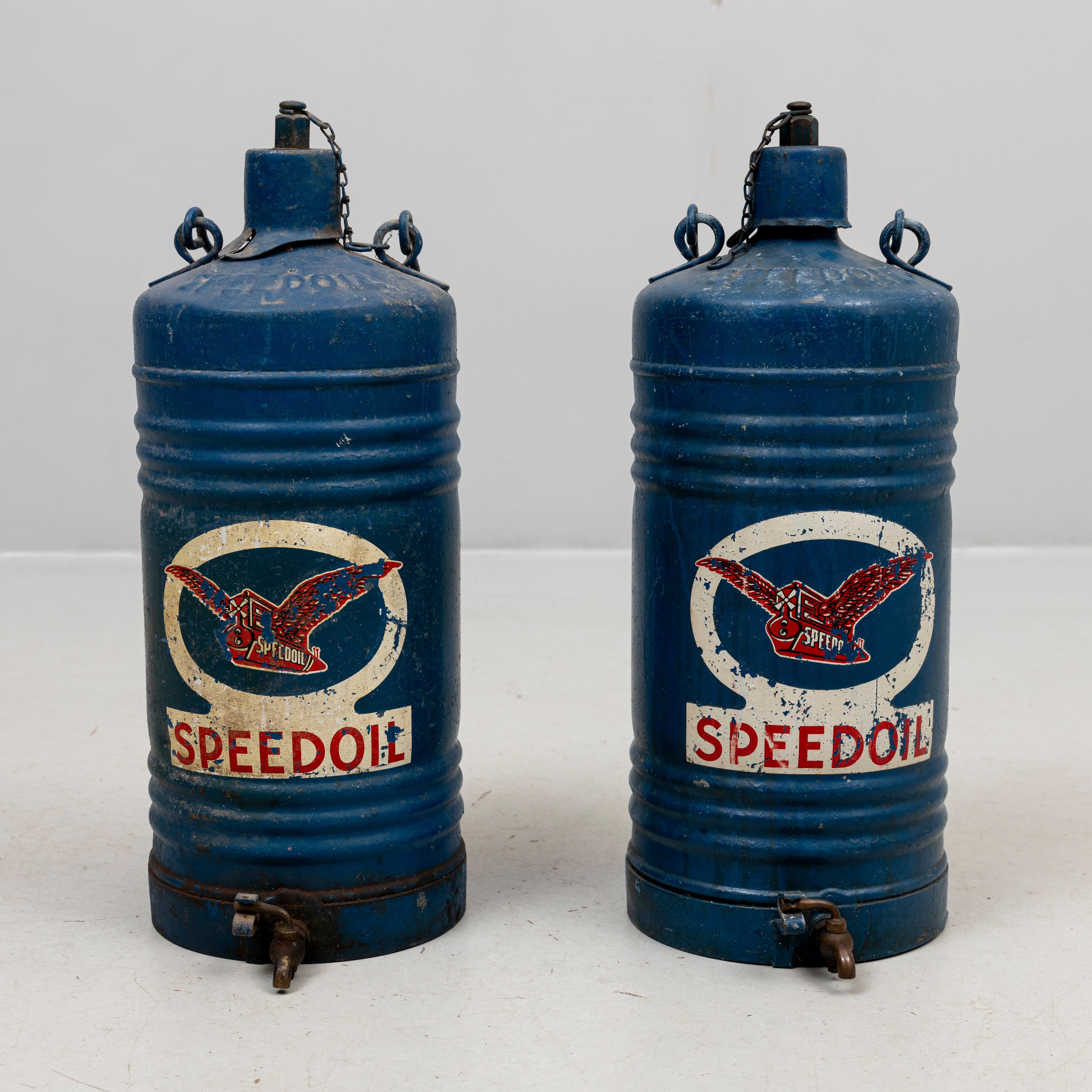 BENSIN/OLJEDUNKAR, ett par, lackerad plåt, Speedoil, 1900-talets mitt.