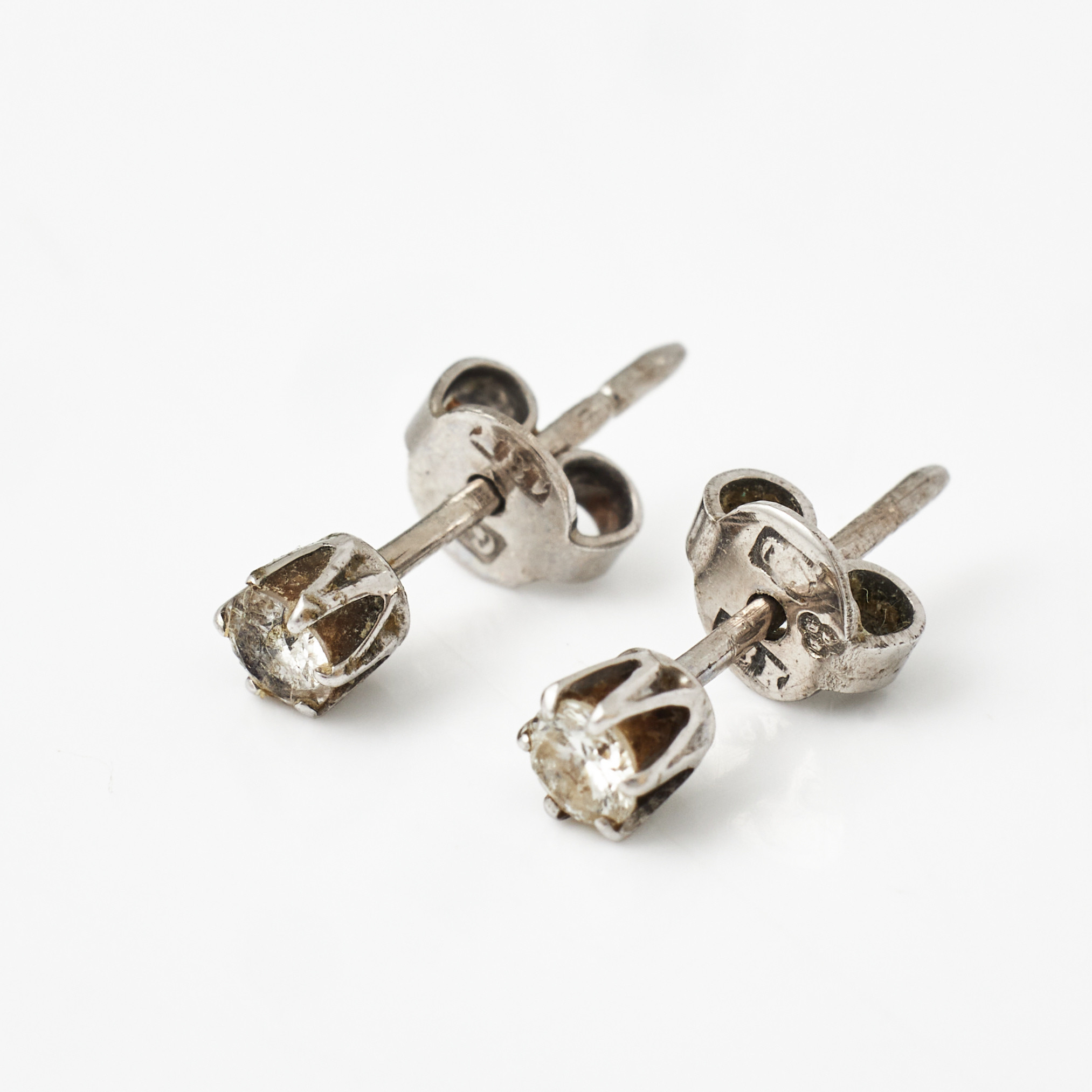 ÖRHÄNGEN, 1 par, 18 k vitguld, 2 briljanter ca 0,08 ct/st.