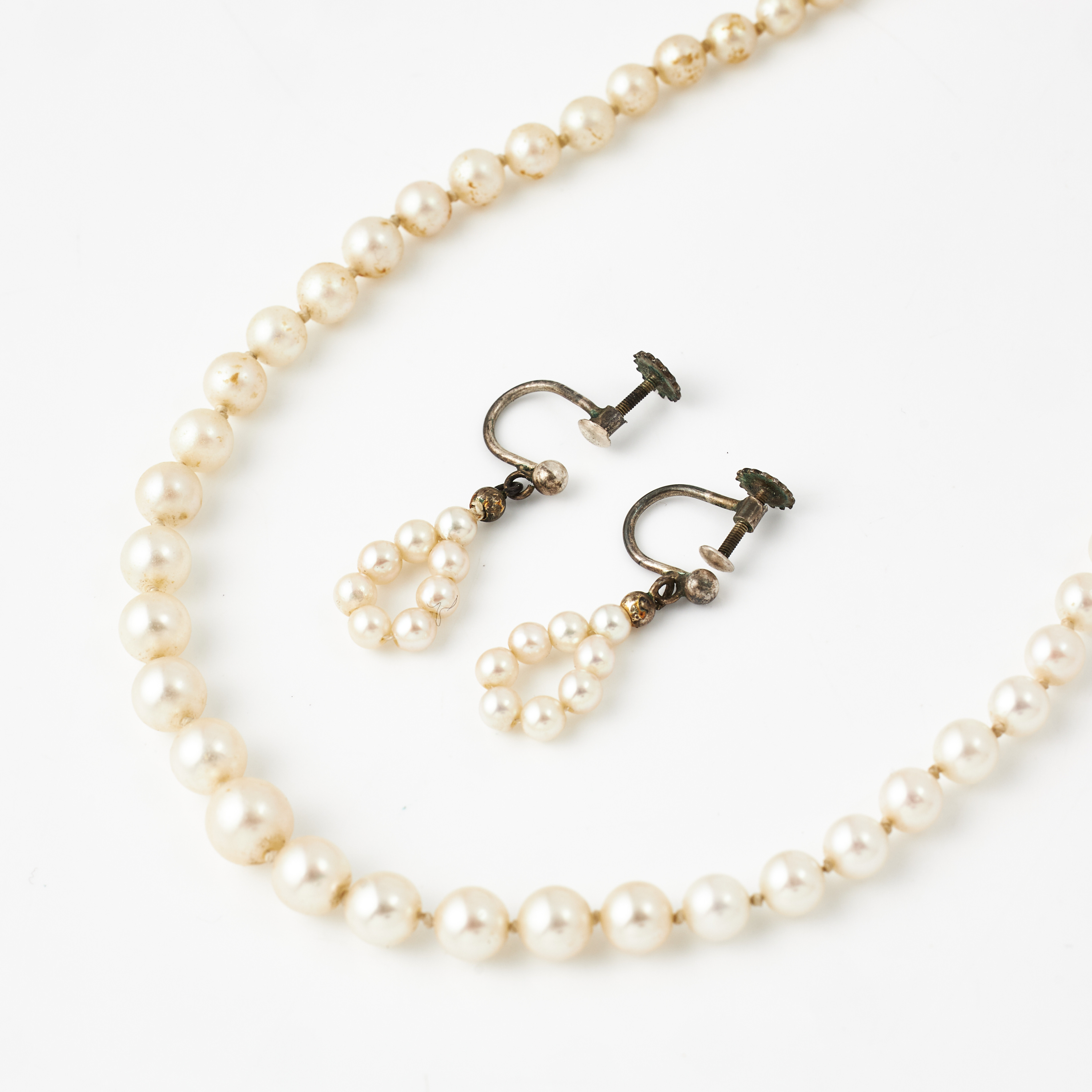 COLLIER, doserat, odlade saltvattenspärlor ca 3,7-7,2 mm, lås, silver, dekor med fasettslipat glas, ÖRHÄNGEN, 1 par, med dito pärlor, skruvsystem, silver.