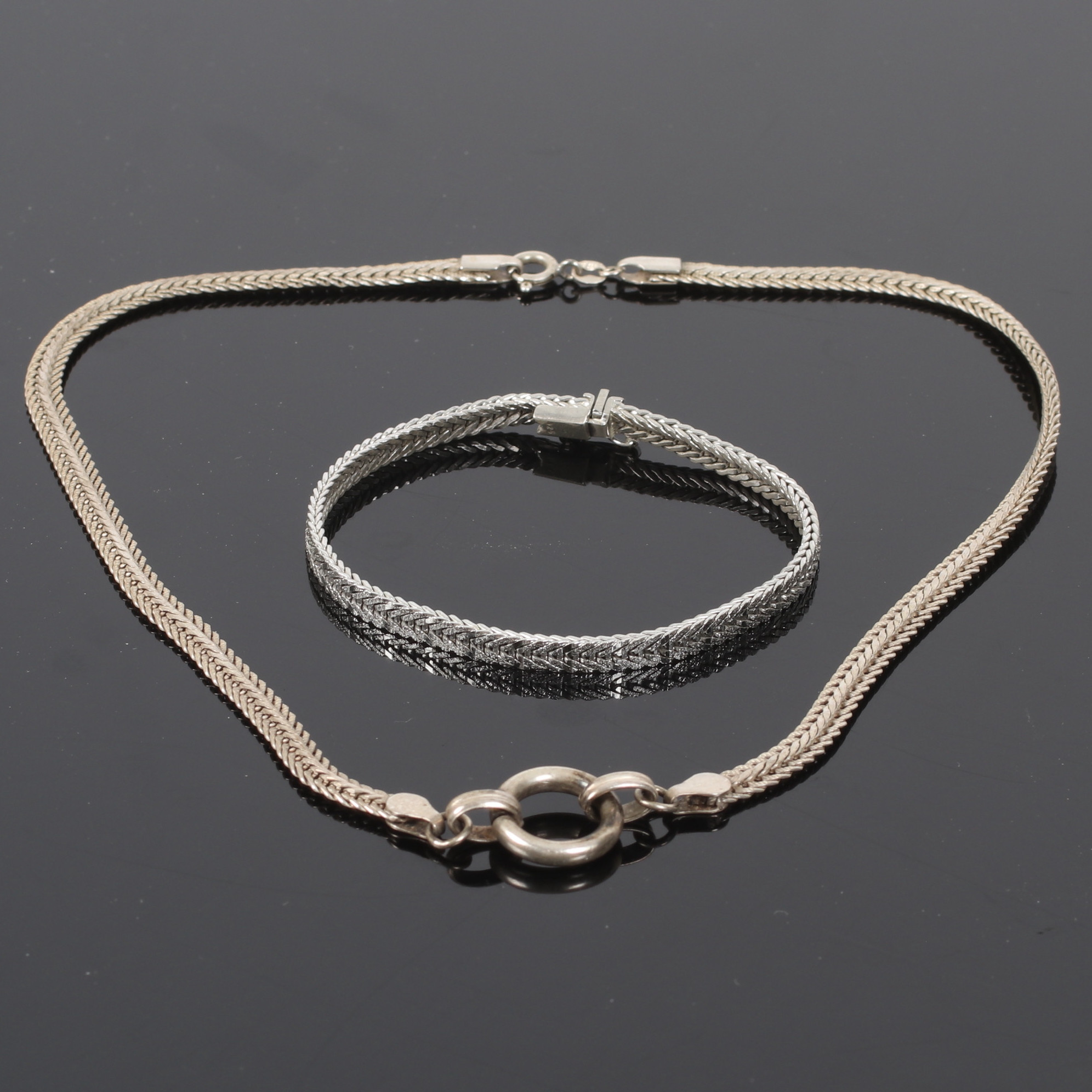 COLLIER och ARMBAND, Sterling silver, "fiskbenslänk", 1900-tal.