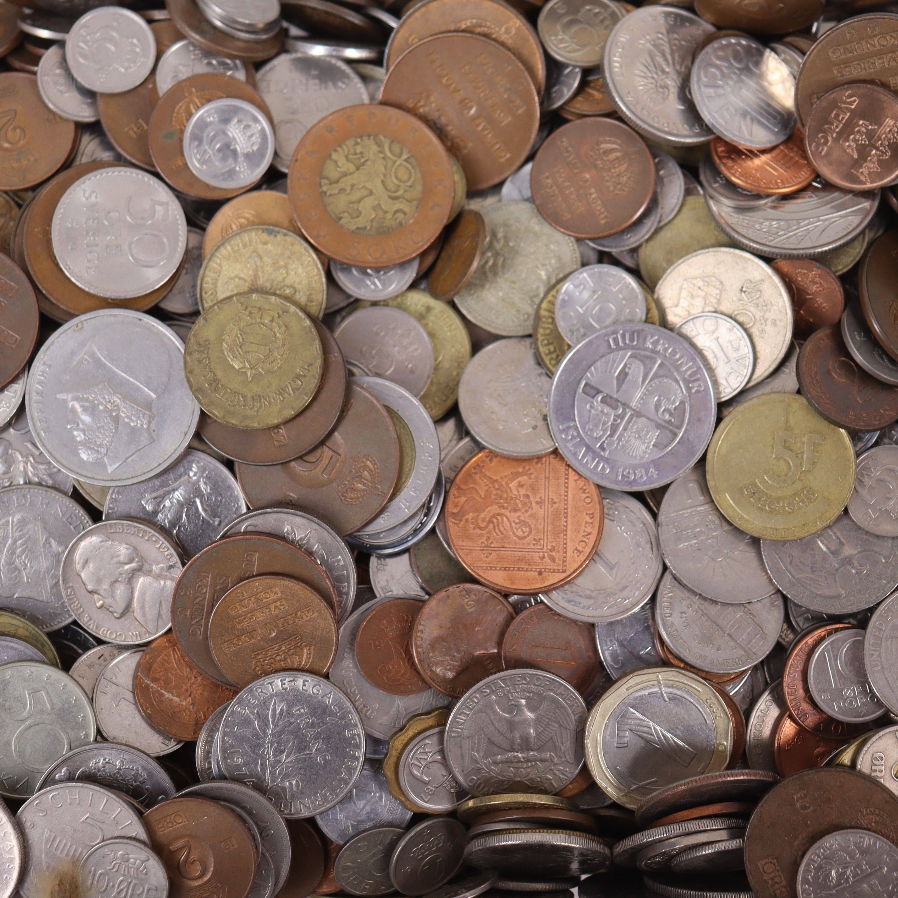MYNT, diverse svenska och utländska, ca 6,5 kg.