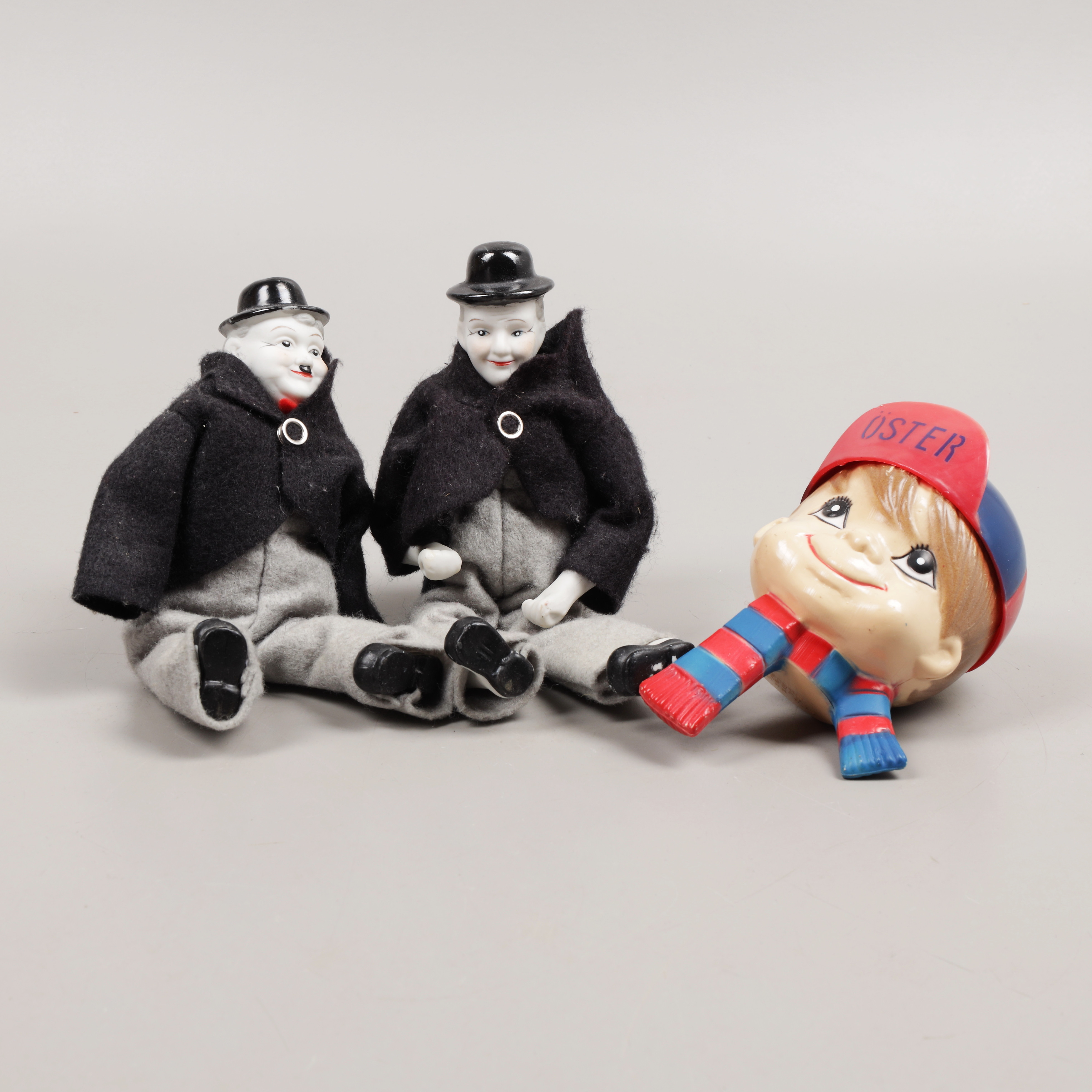 HELAN och HALVAN, dockor, 1 par, porslin samt huvud med sugpropp, "Öster", Pukavik.