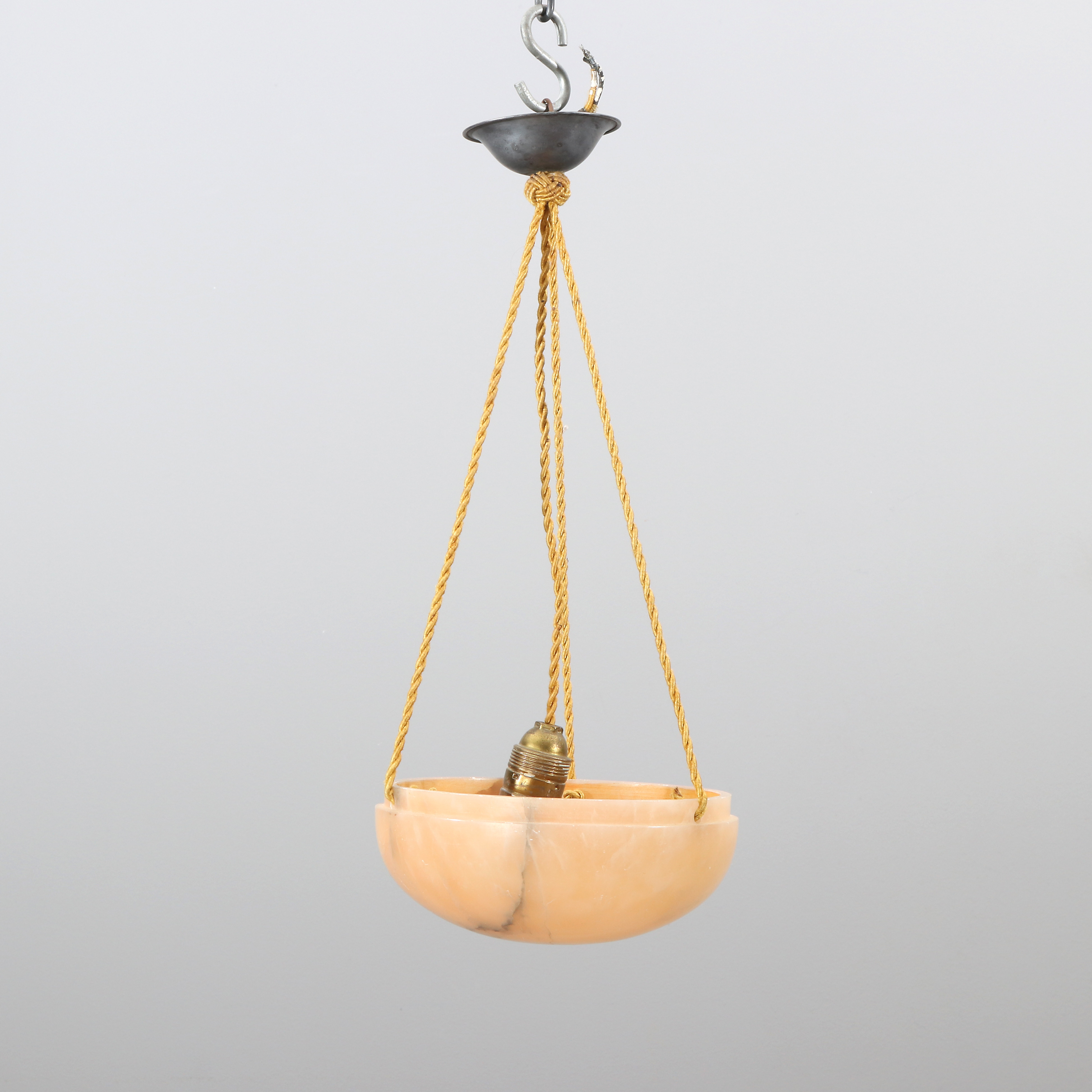 TAKAMPEL. Alabaster. 1900-talets första hälft.