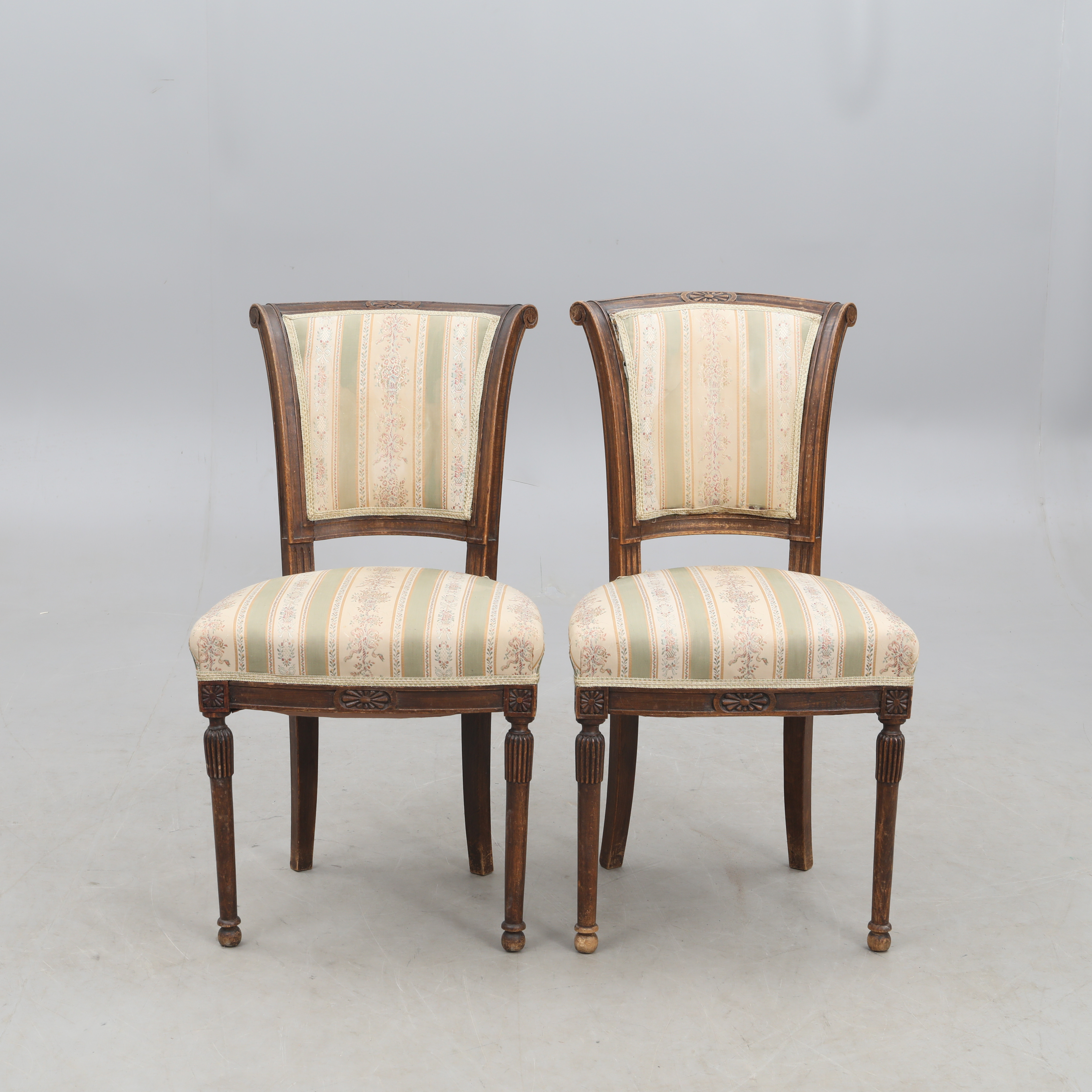 STOLAR, ett par, Gustaviansk-stil.