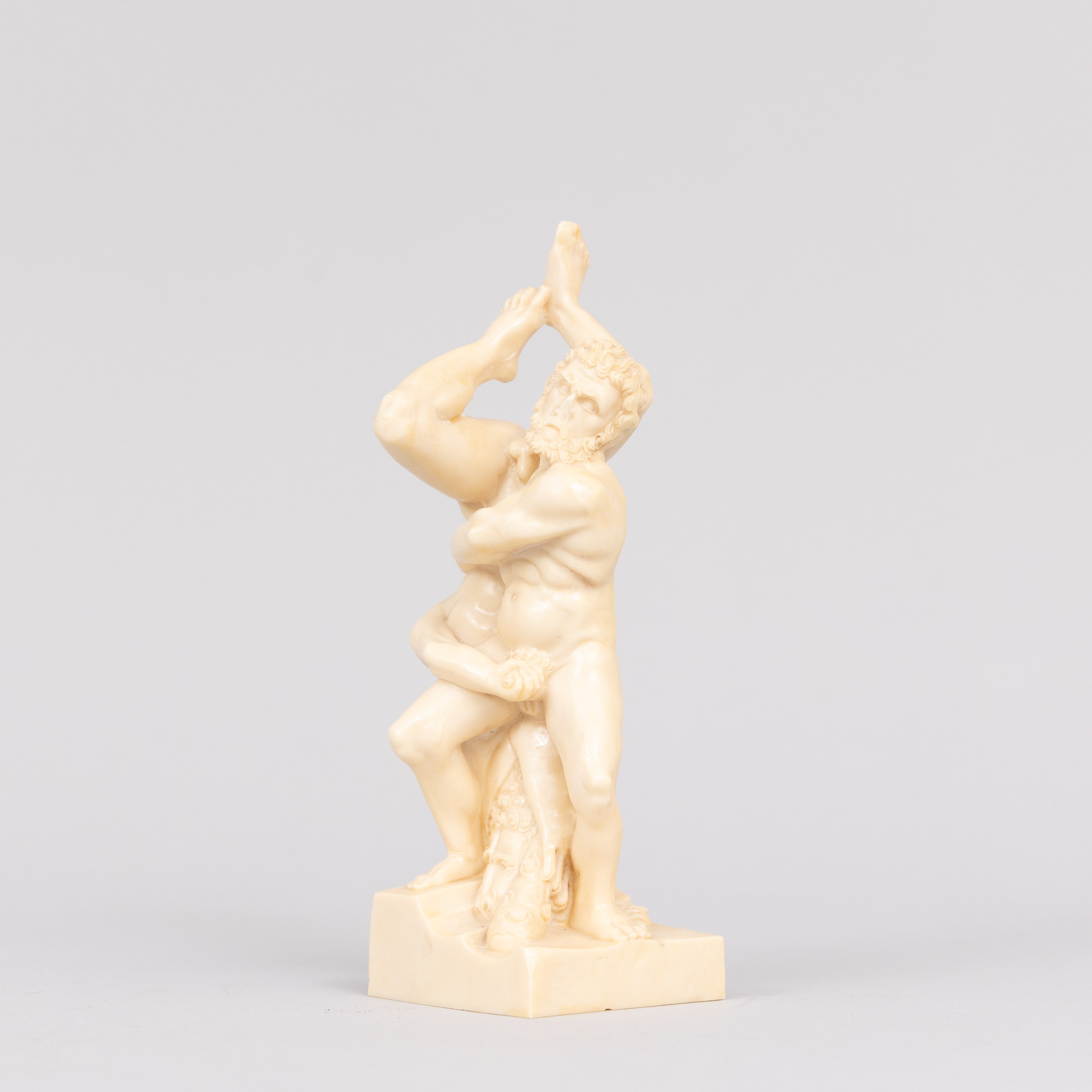 SKULPTUR "Herkules och Diomedes", konstmassa, 1900-talets andra hälft.