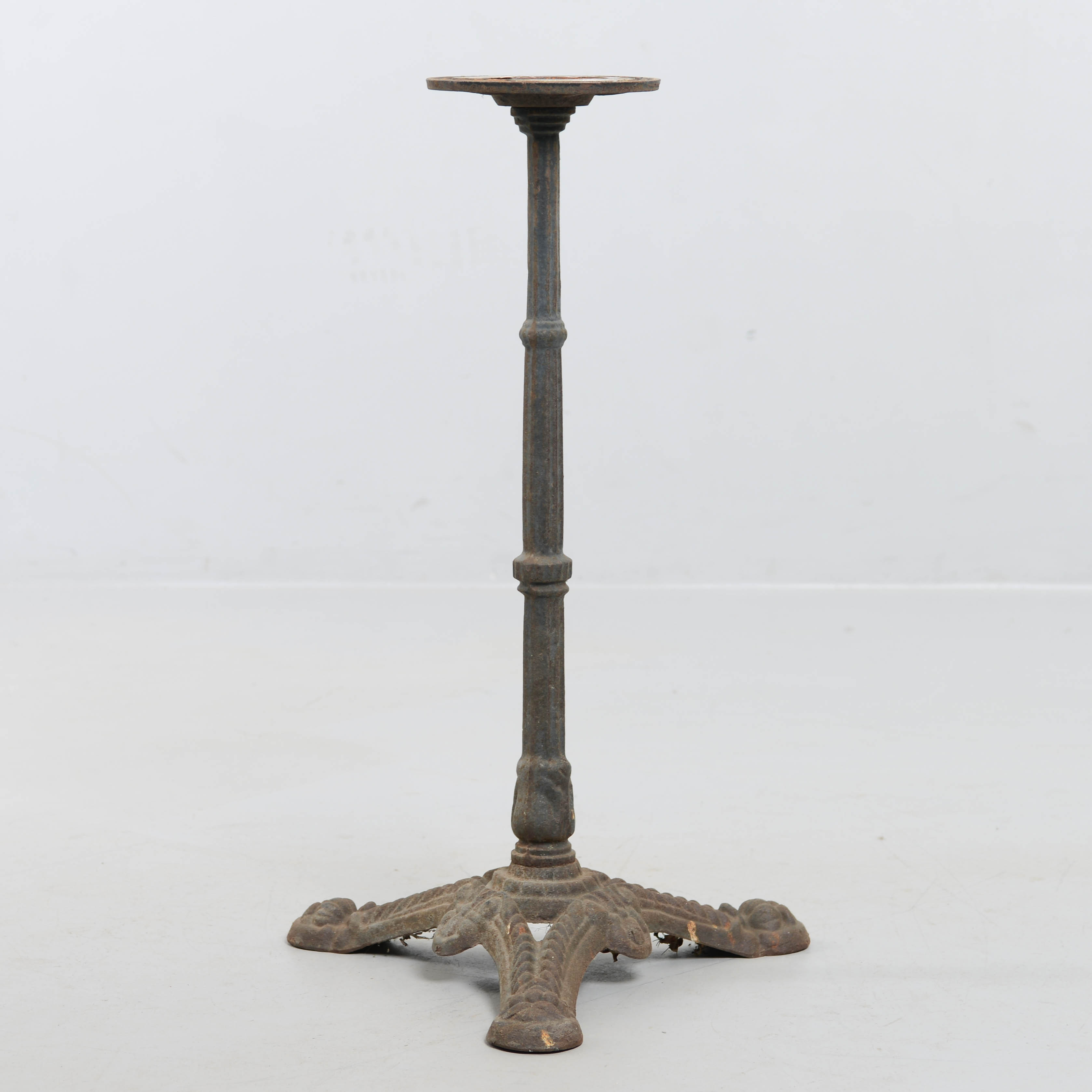 BORDSUNDEREDE, gjutjärn, tidigt 1900-tal.