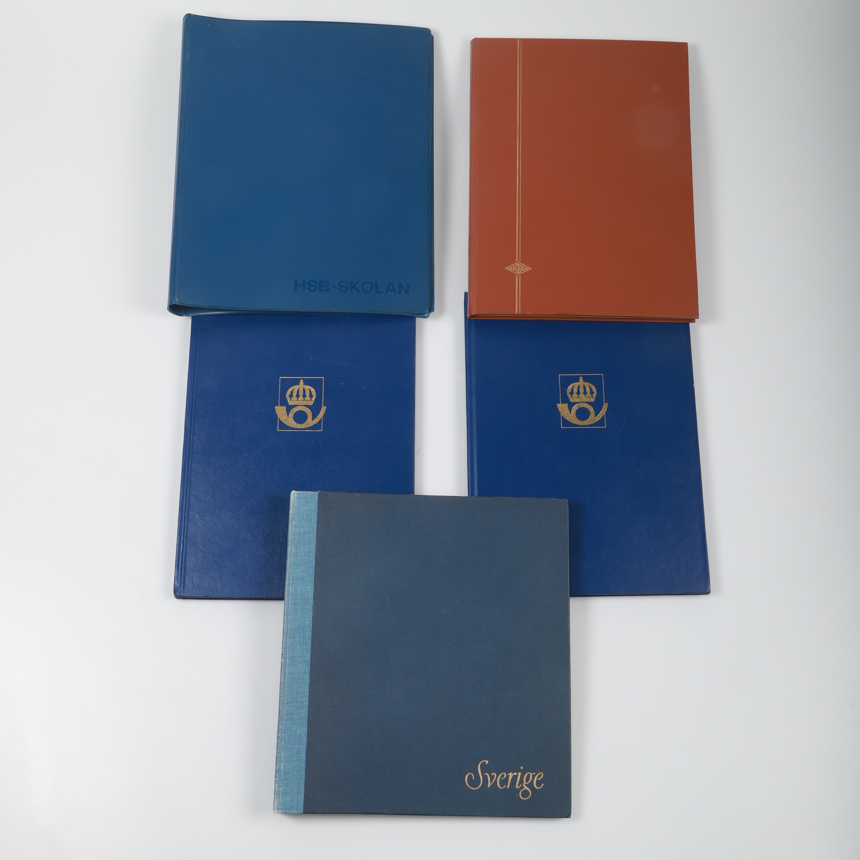 FRIMÄRKSALBUM, 5 stycken, Sverige m. fl. länder, 1900-tal.