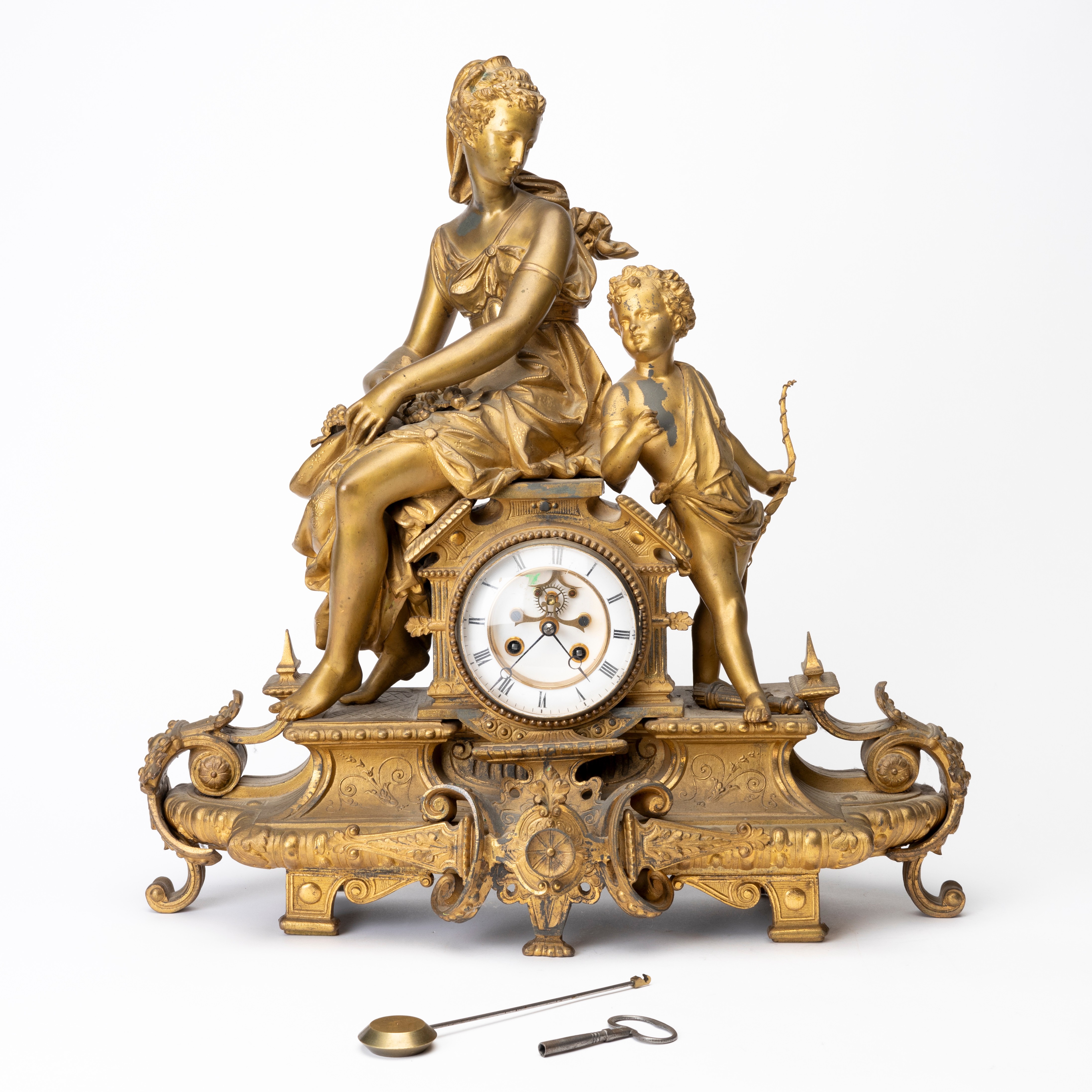 BORDSPENDYL, zink, 1800-talets andra hälft.