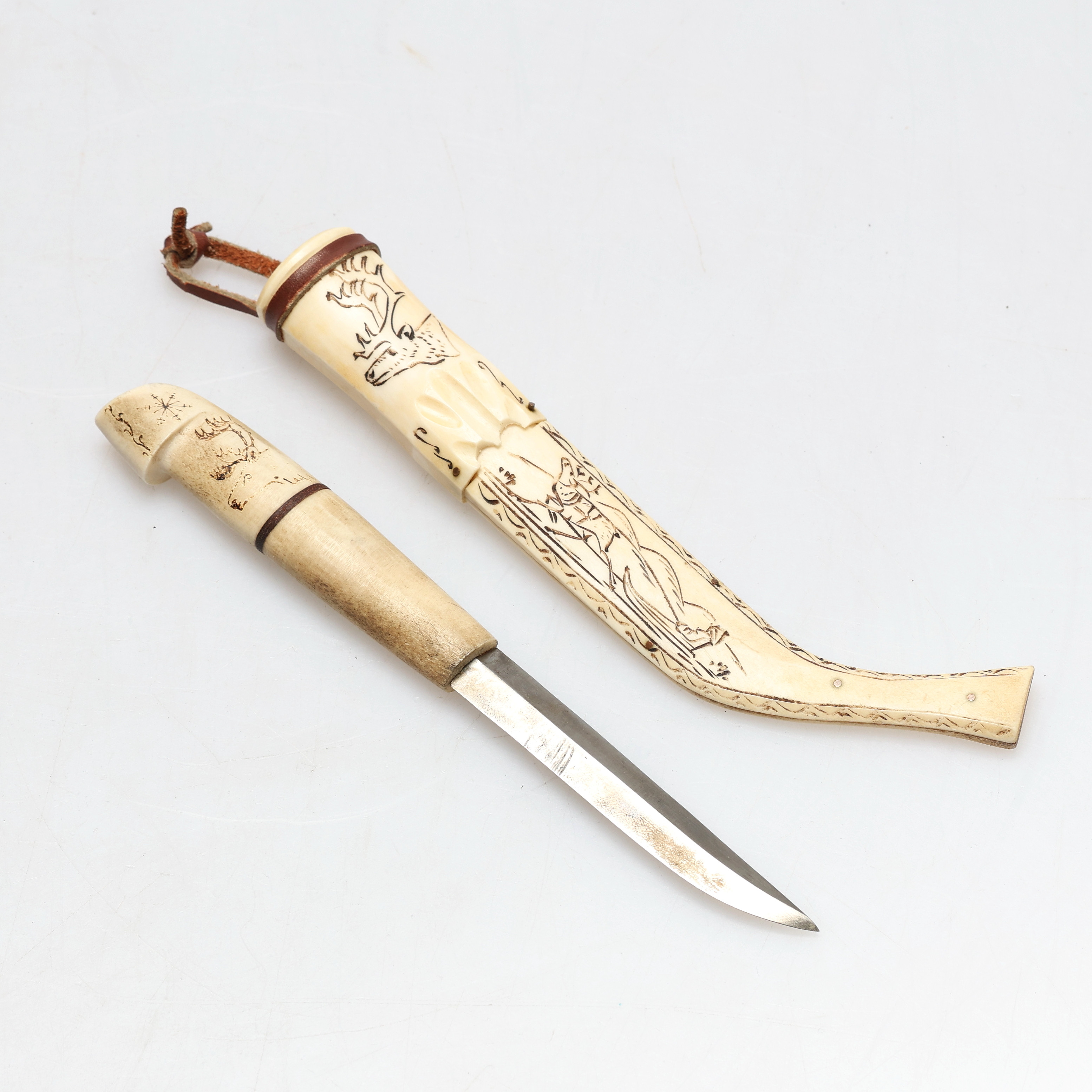 KNIV, helhorn, samisk, graverad dekor, 1900-tal.