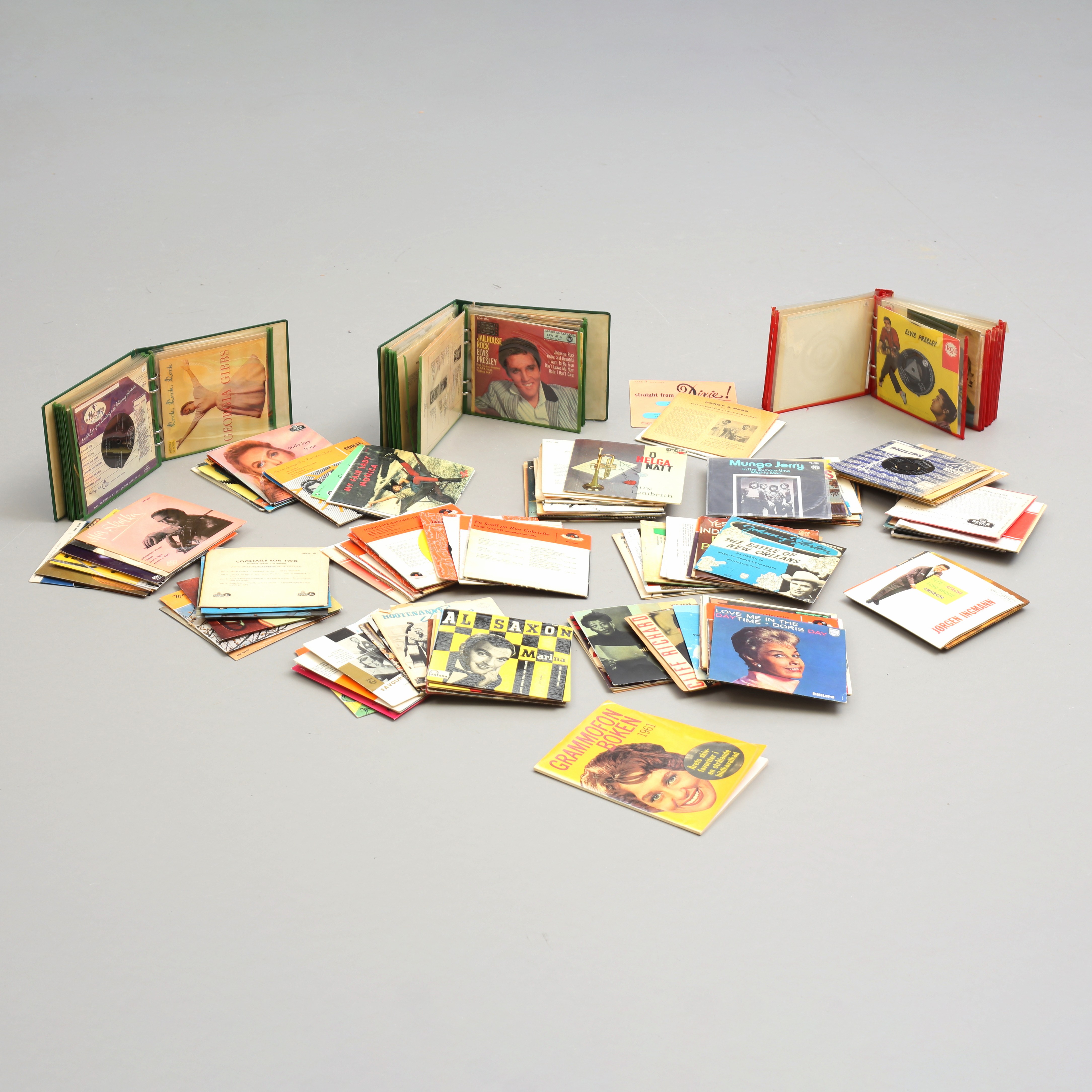 EP-SKIVOR/SINGLAR, ca 150 st, samt grammofonboken, 1961.