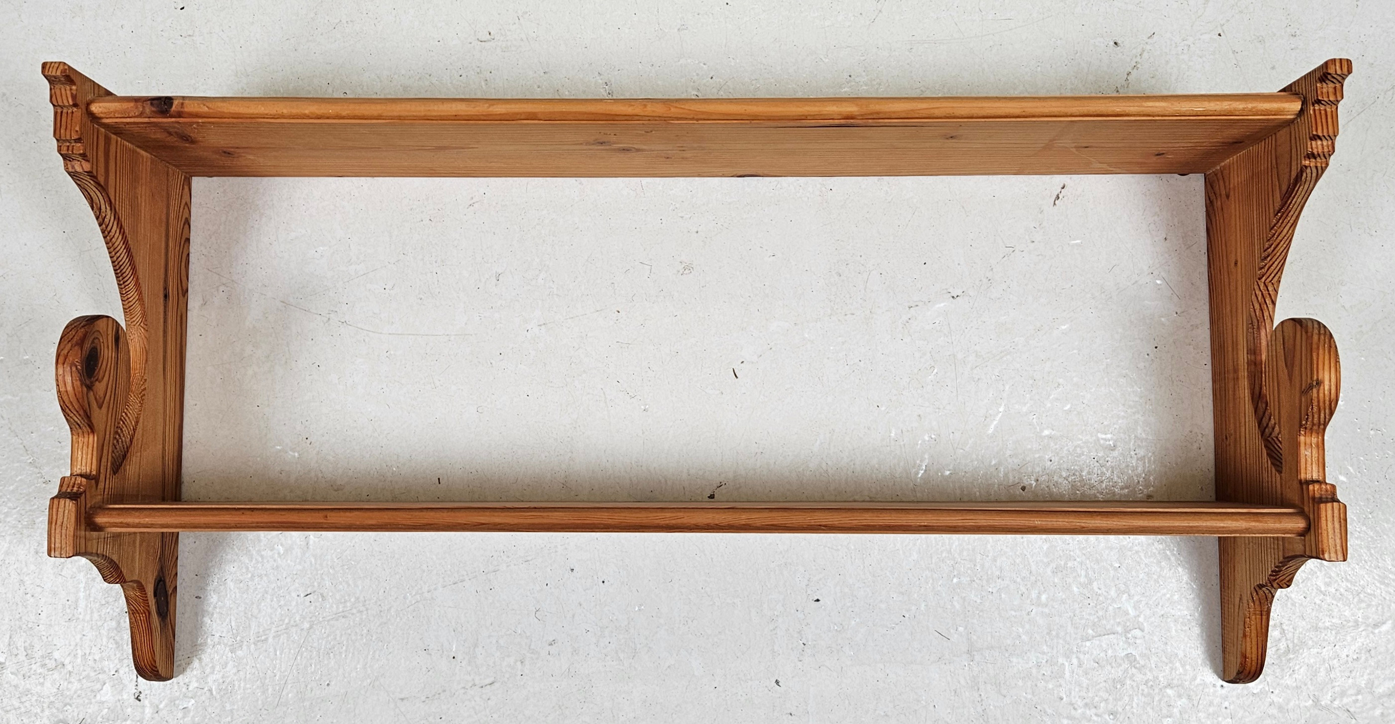 VÄGGHYLLA, 1900-talets andra hälft.