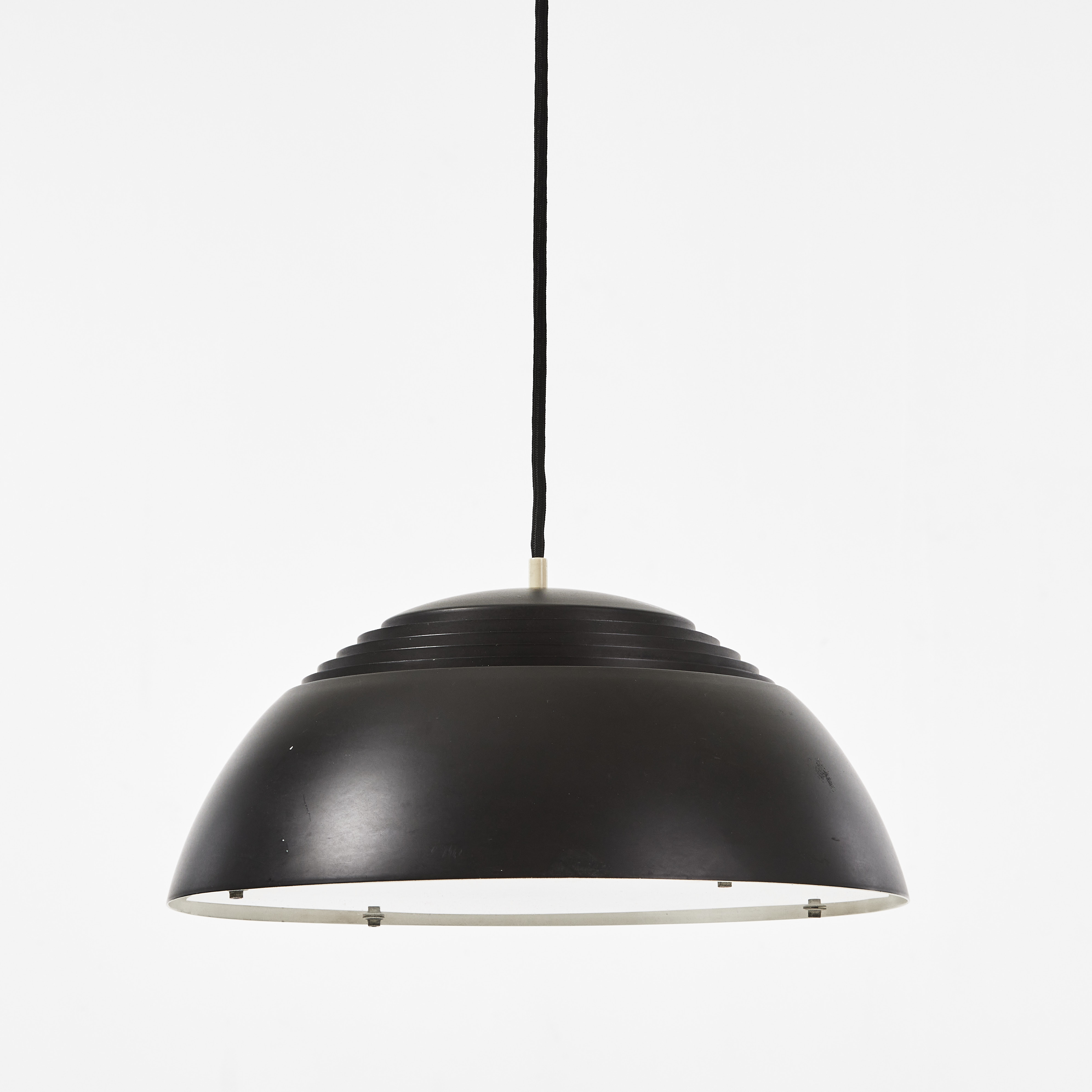 ARNE JACOBSEN. Taklampa, "AJ Royal Pendel", Louis Poulsen, Danmark, 1960-tal.
