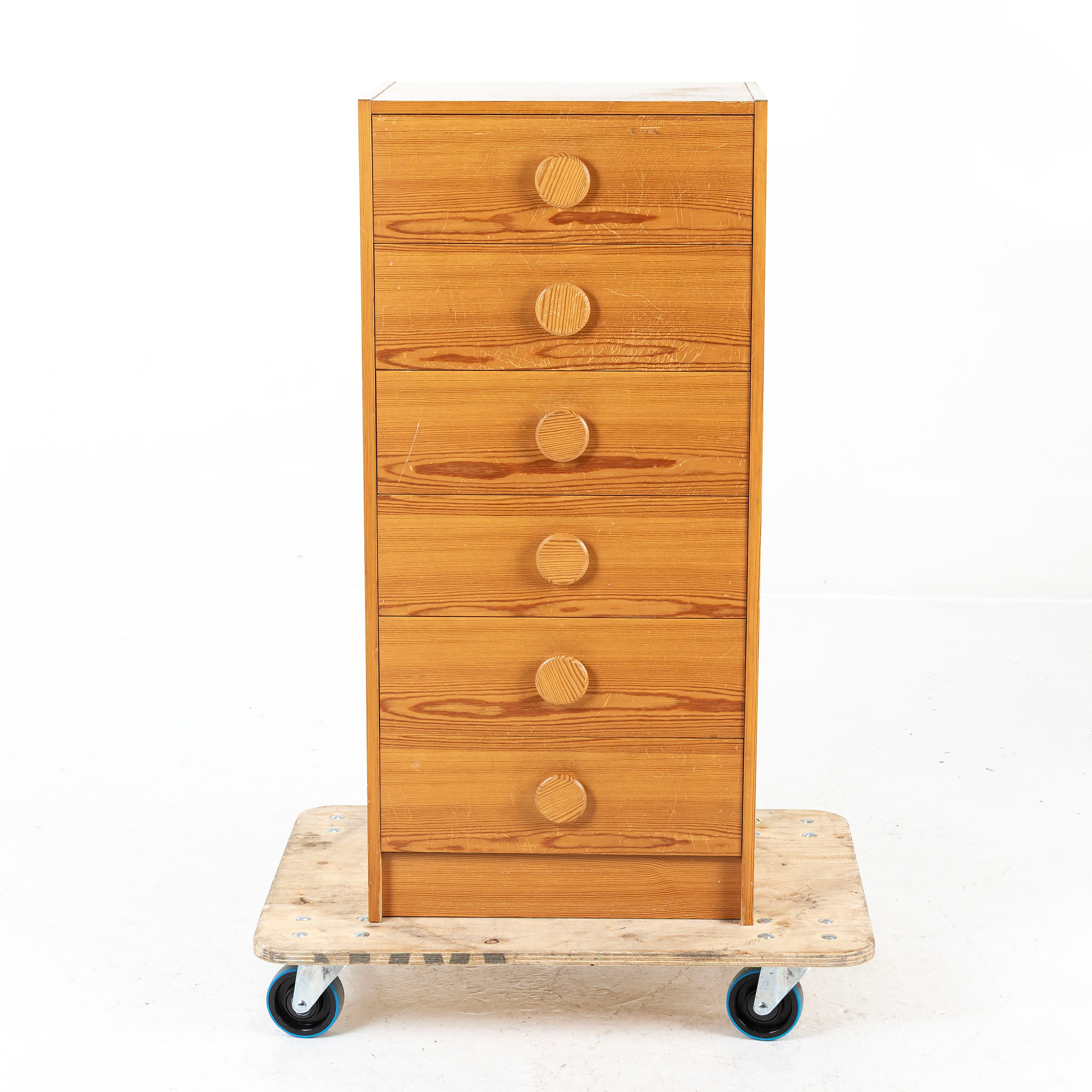 BYRÅ, 6 lådor, furu, 1900-talets senare del.