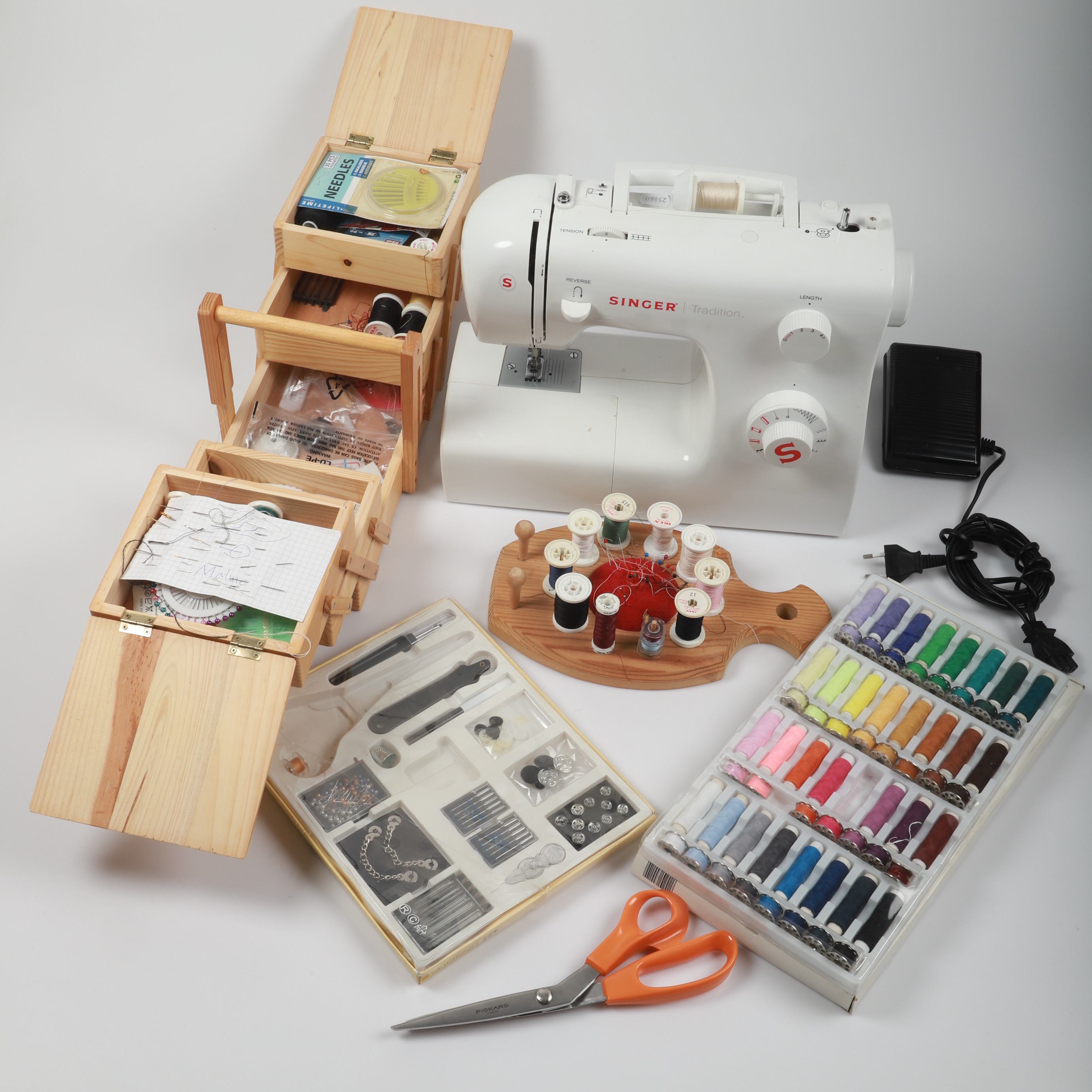 SYMASKIN OCH SYBEHÖR, Singer Tradition, 1900-talets senare del/2000-tal.