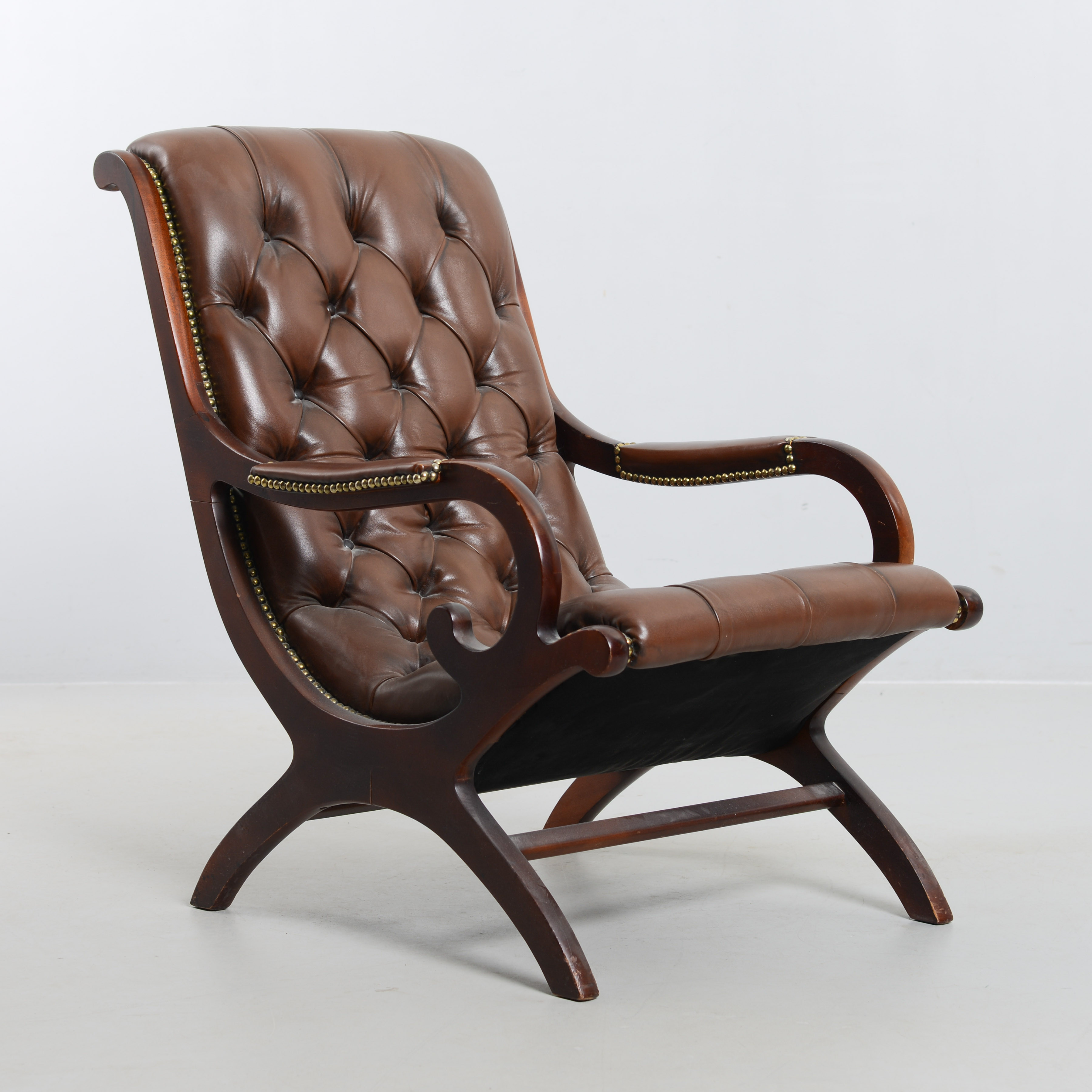 SVANFÅTÖLJ, Engelsk stil, 1900-talets andra del.