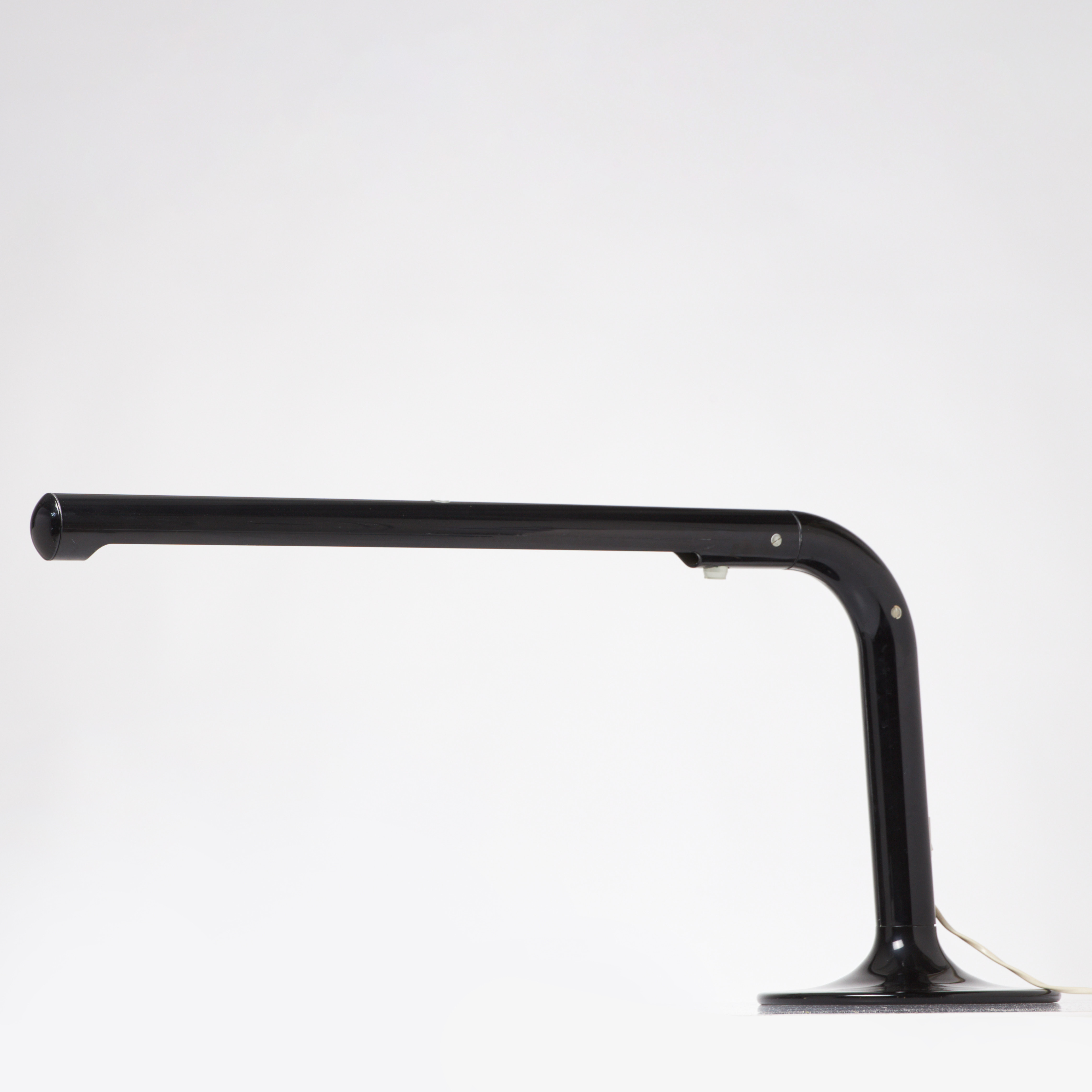 ANDERS PEHRSON. Skrivbordslampa, "Tuben" För Ateljé Lyktan AB, Modell 8600, Åhus.