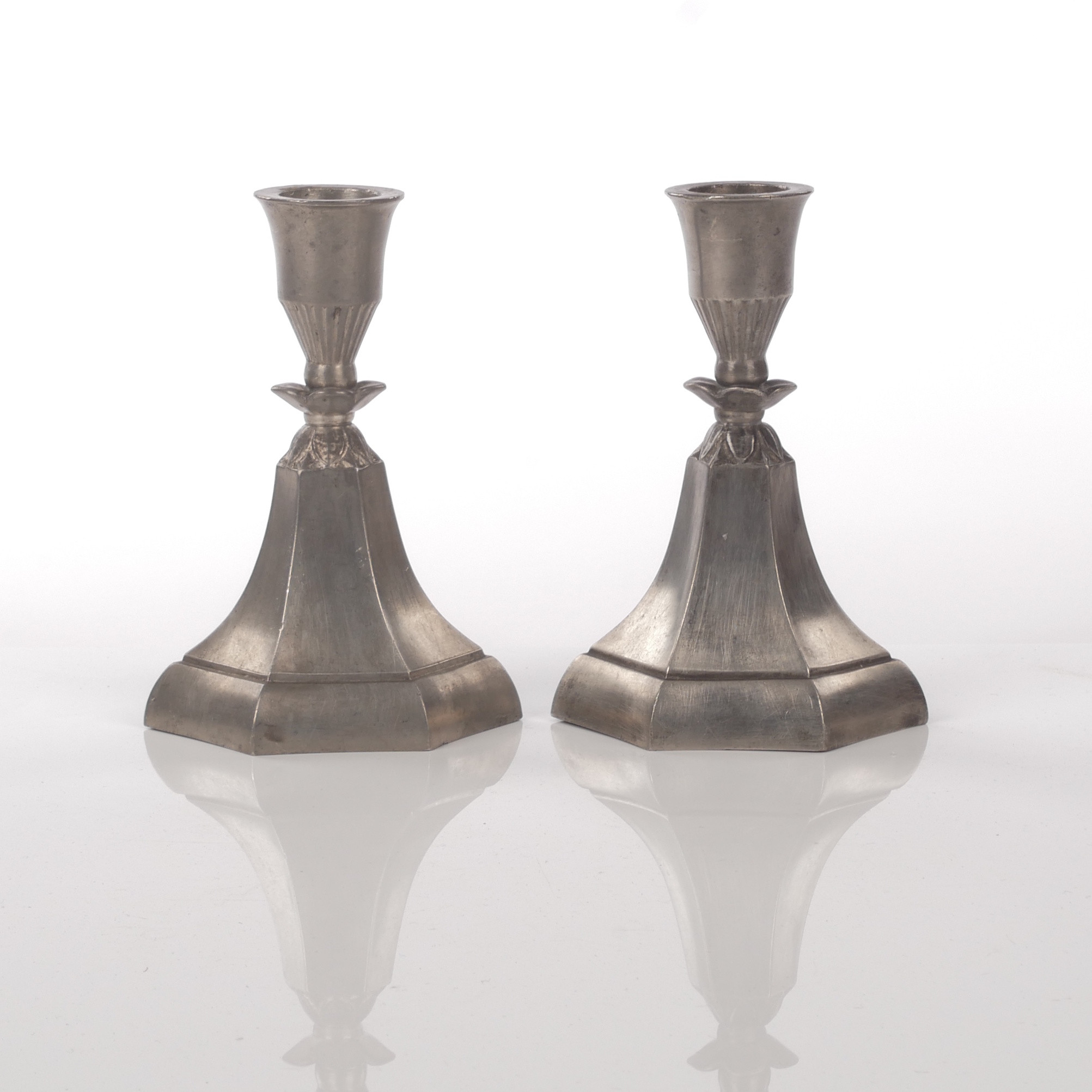 JUST ANDERSEN. Ljusstakar, ett par, tenn.