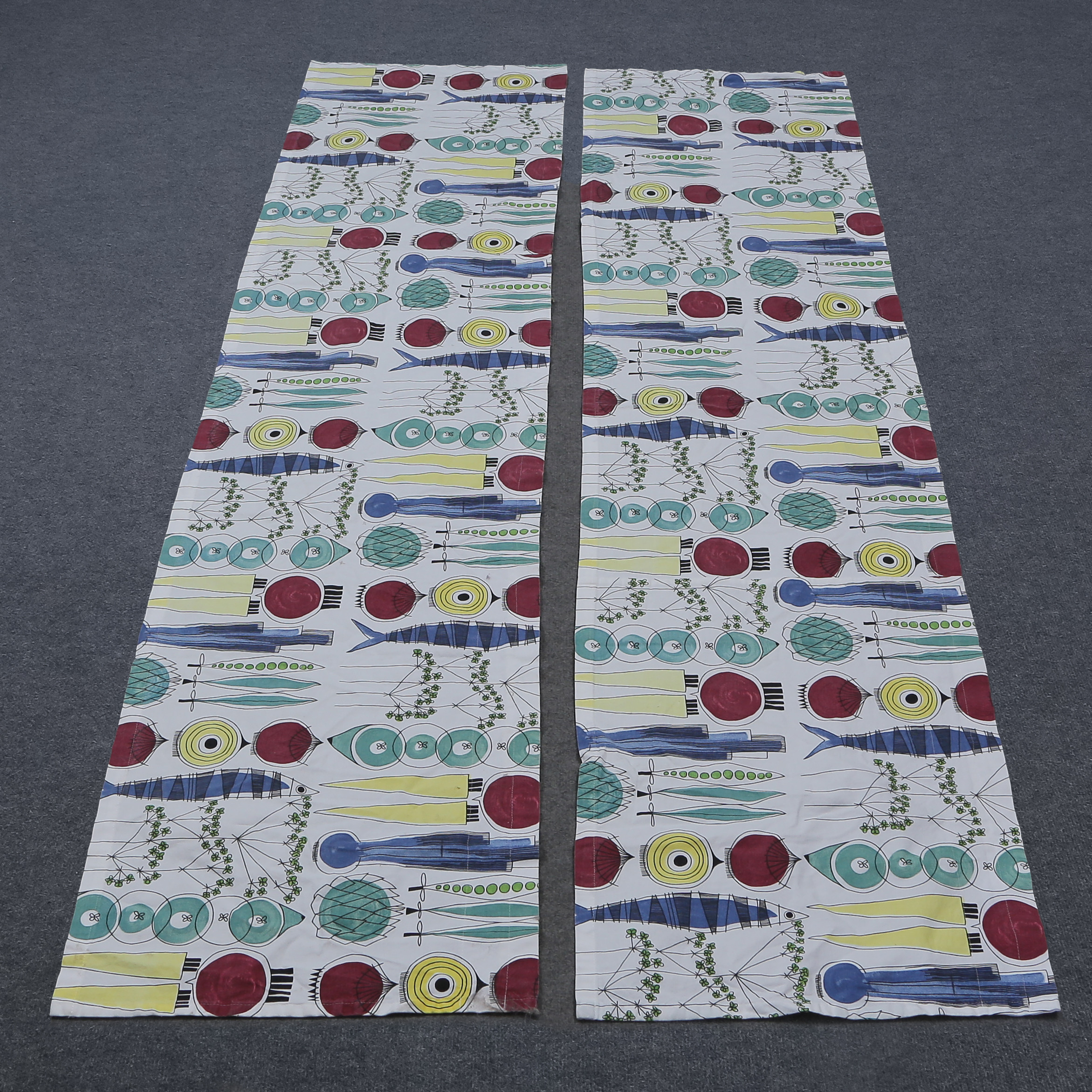 MARIANNE WESTMAN. "PICKNICK" GARDINLÄNGDER/KAPPOR, ETT PAR (208cm).