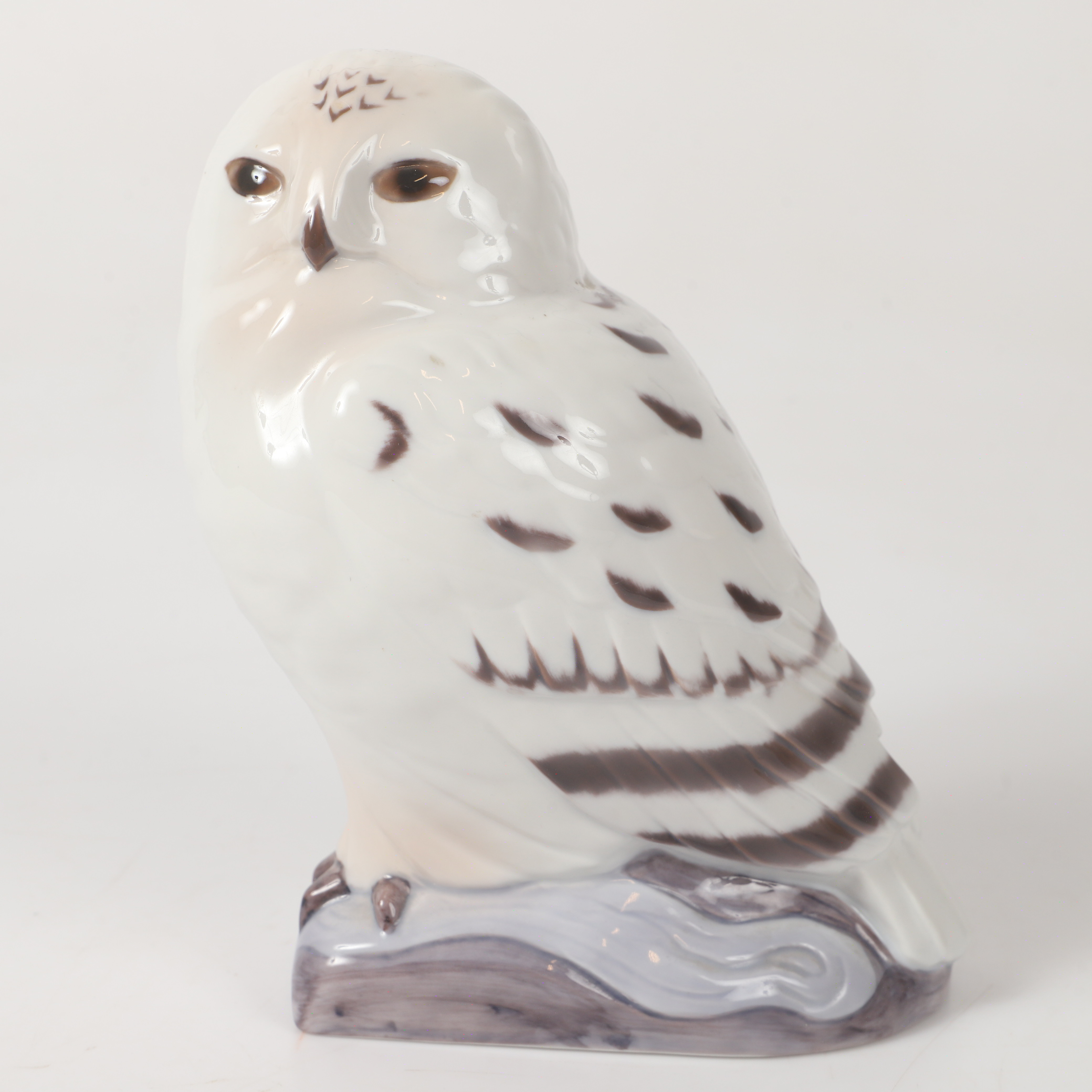 K. OTTO JOHANSEN. Figurin, snöuggla, porslin, Bing & Gröndahl, Danmark, signerad.