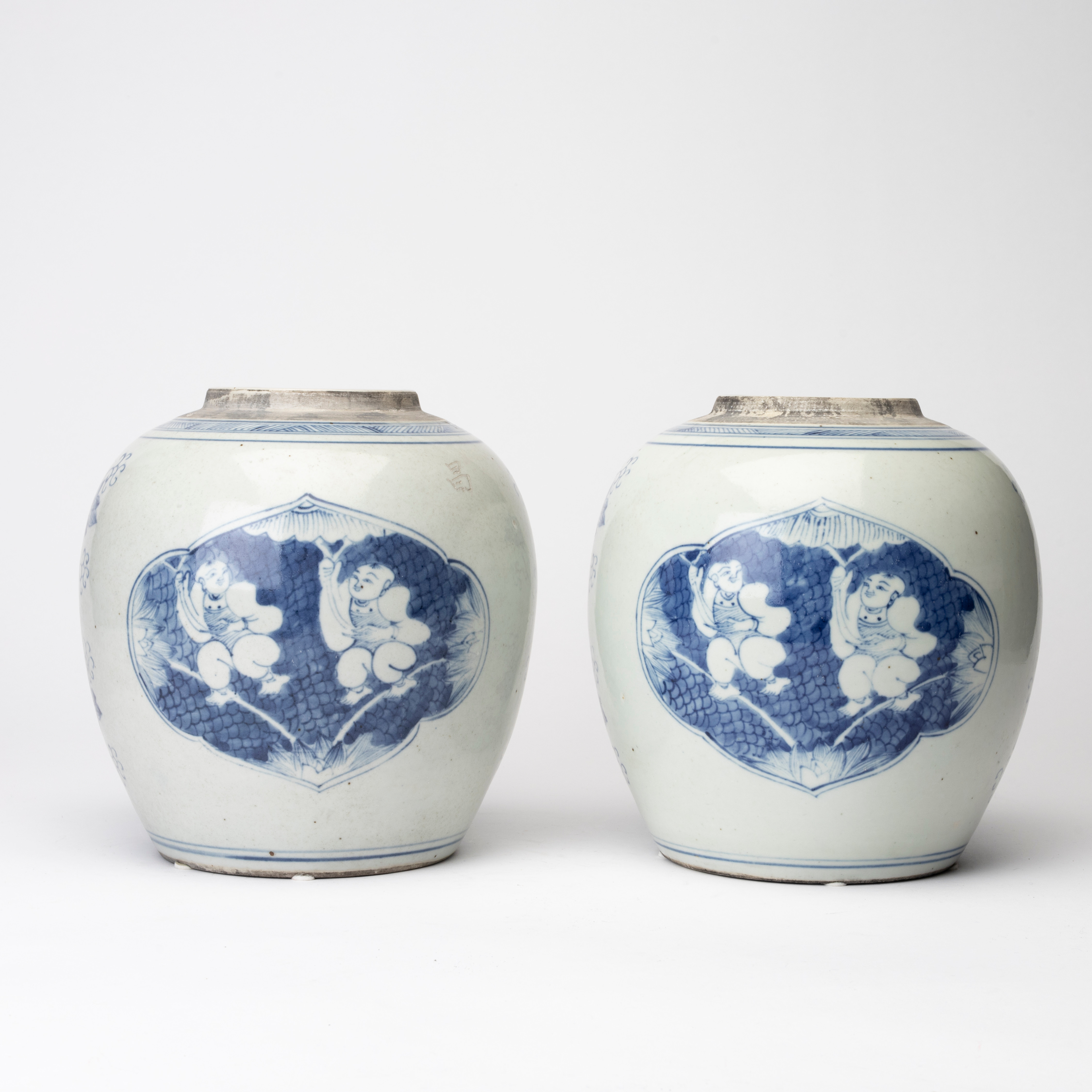 BOJANER, ett par, porslin, Kina, Qing.