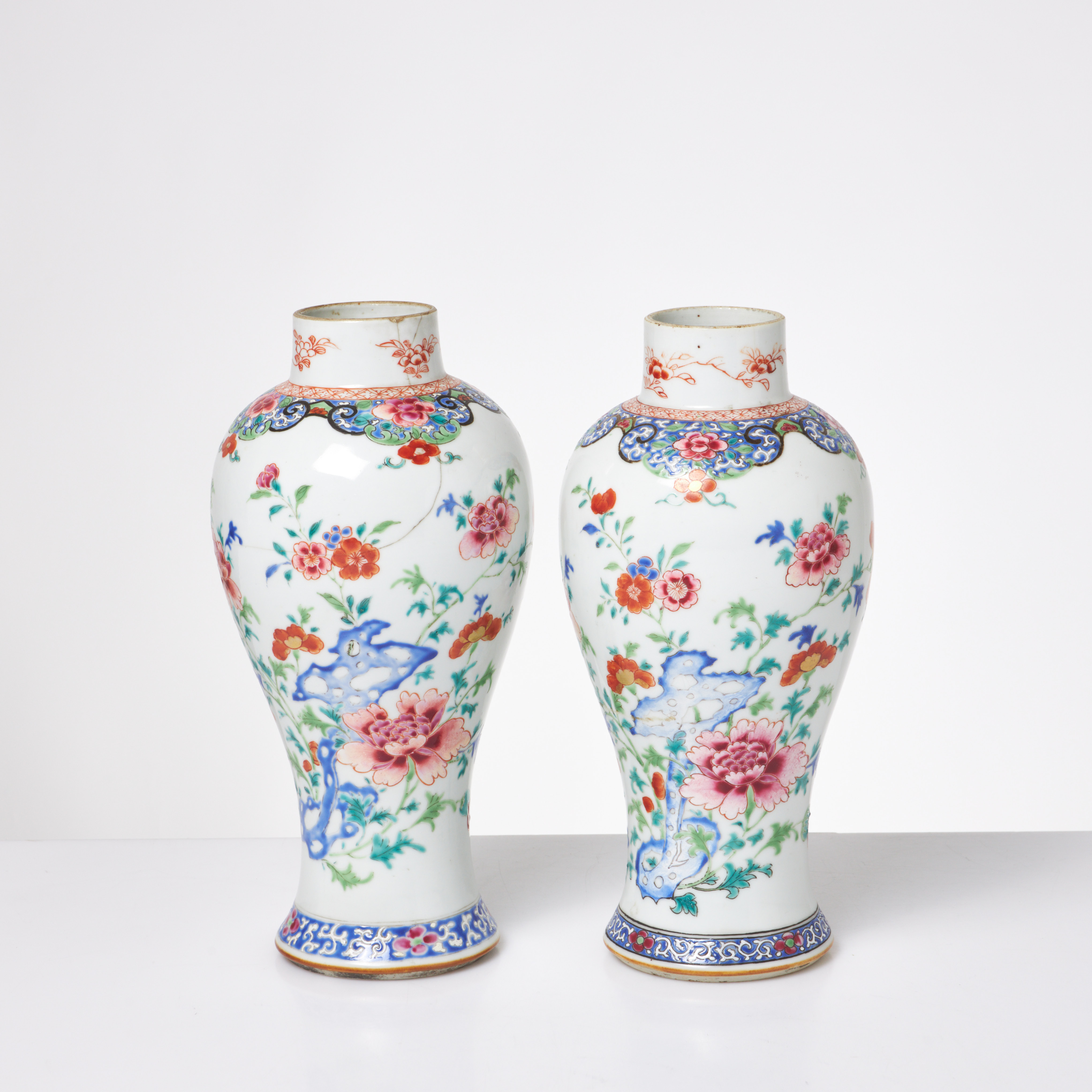 VASER, 1 par, Kina, porslin, famille rose, 1700-tal.