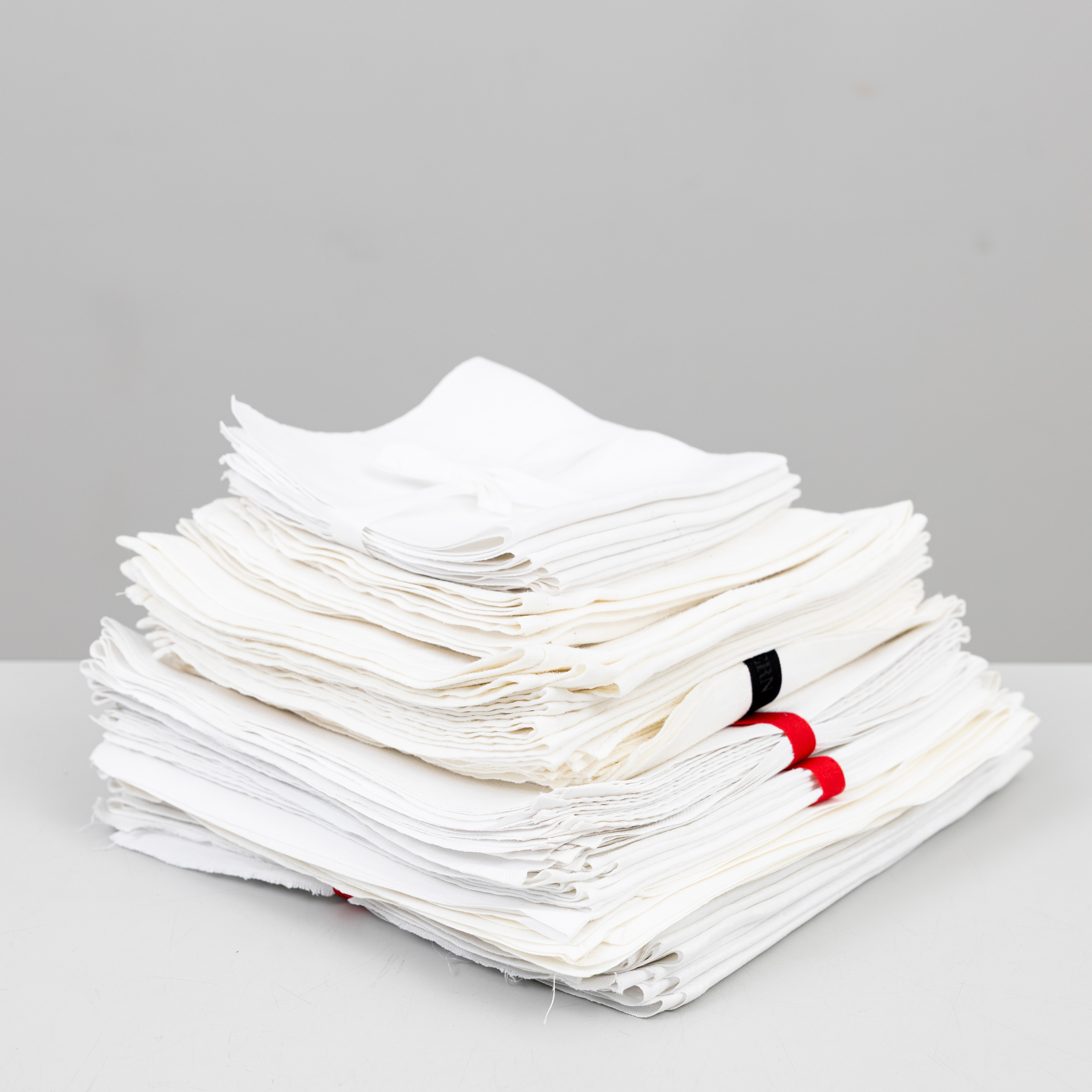 SERVETTER, 50 st, olika modeller, linne- och bomullsdamast, 1900-tal.