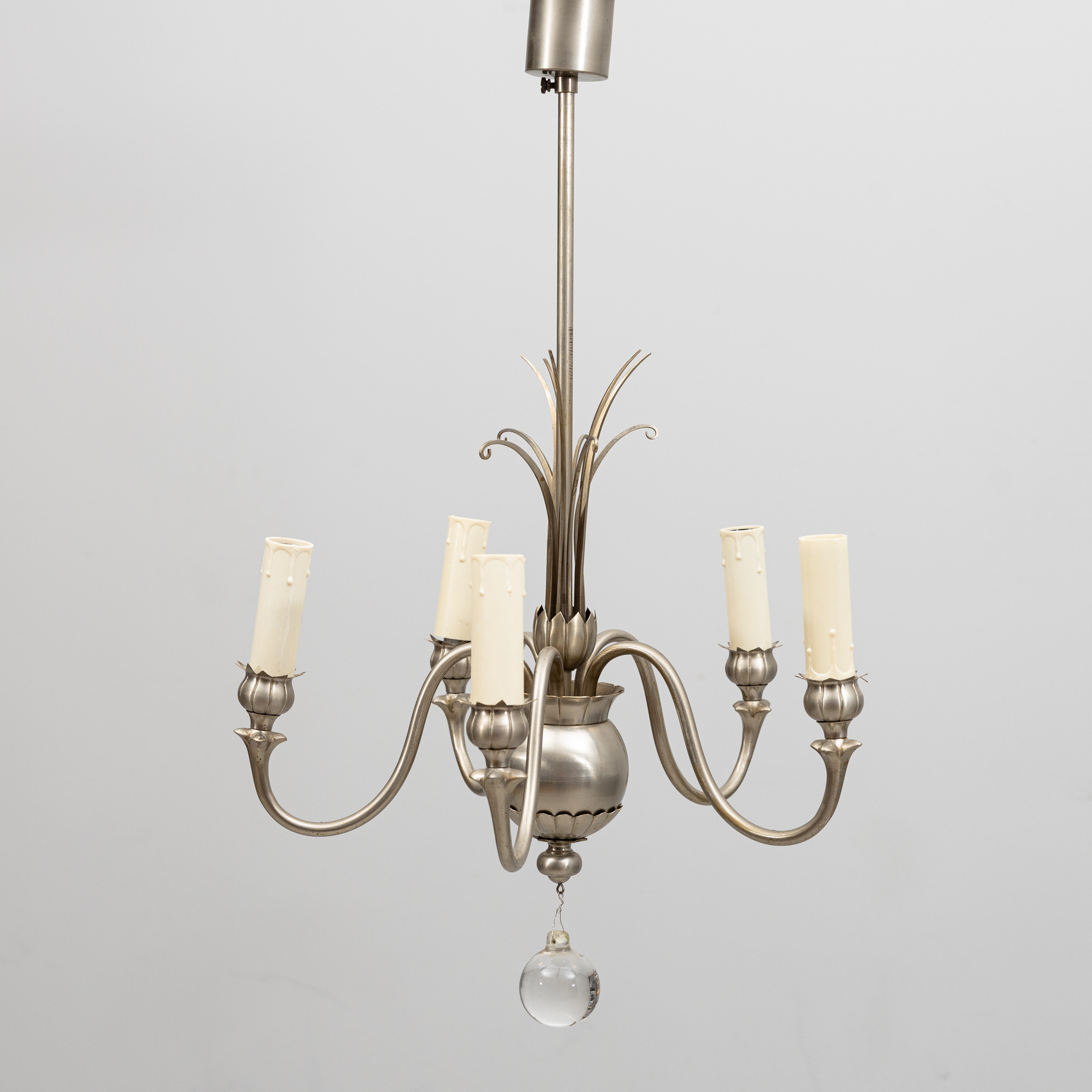 HARALD NOTINI. Takkrona, Böhlmarks, förnicklad mässing, modell 6319, formgiven 1927. LITTERATUR: Arivd Böhlmarks Lampfabrik 1872-1937, nr 3. s. Pl. 48.