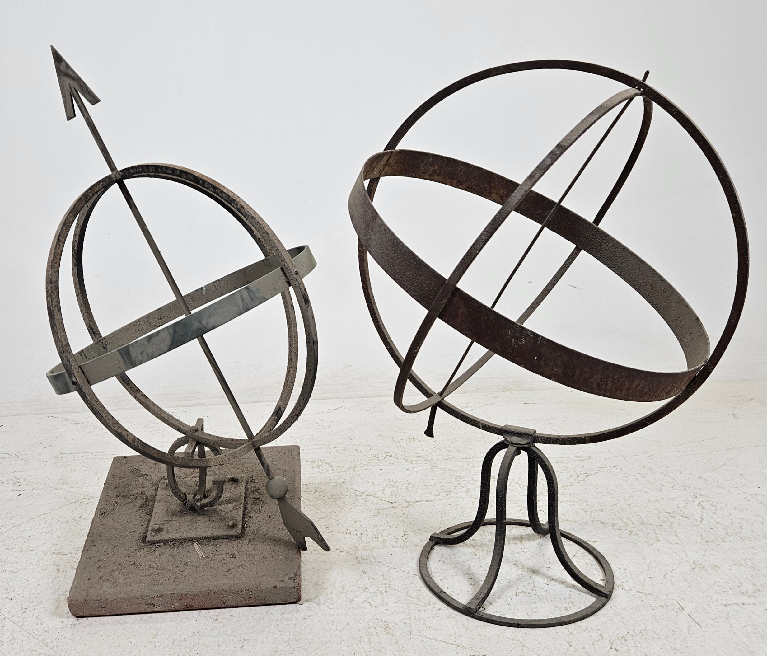 SOLUR, 2 st, metall, 1900-tal.