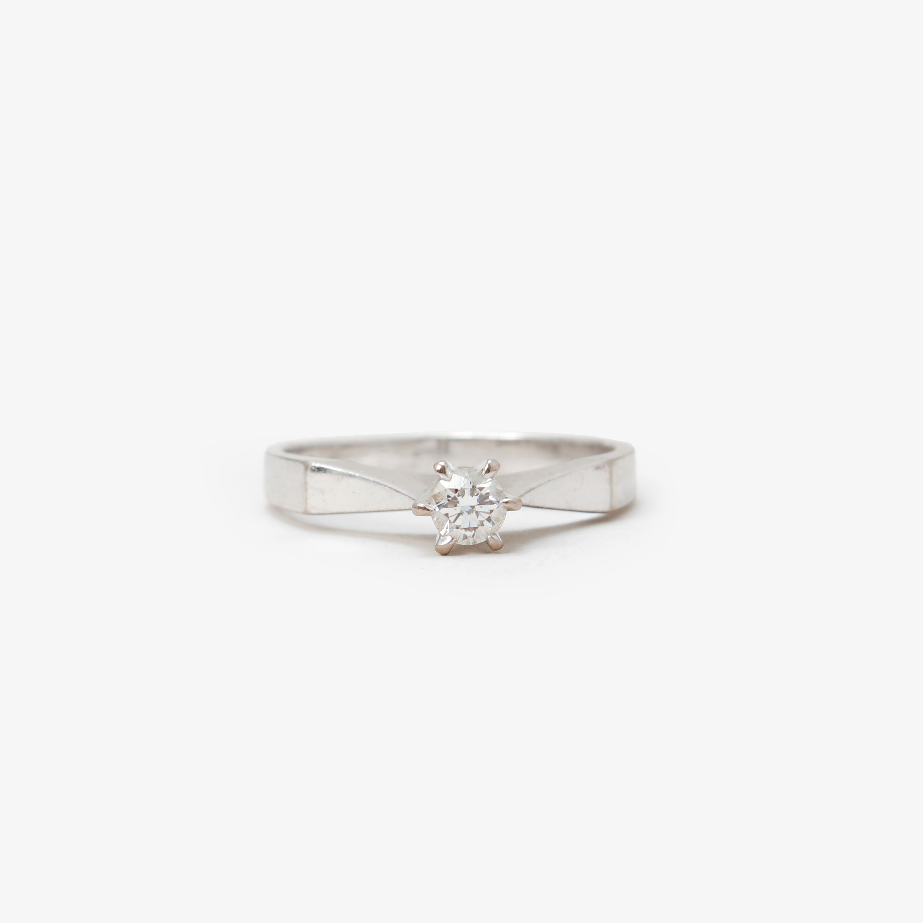RING, vitguld samt briljantslipad diamant enligt gravyr 0.18 ct. Vikt 2.9 gram.