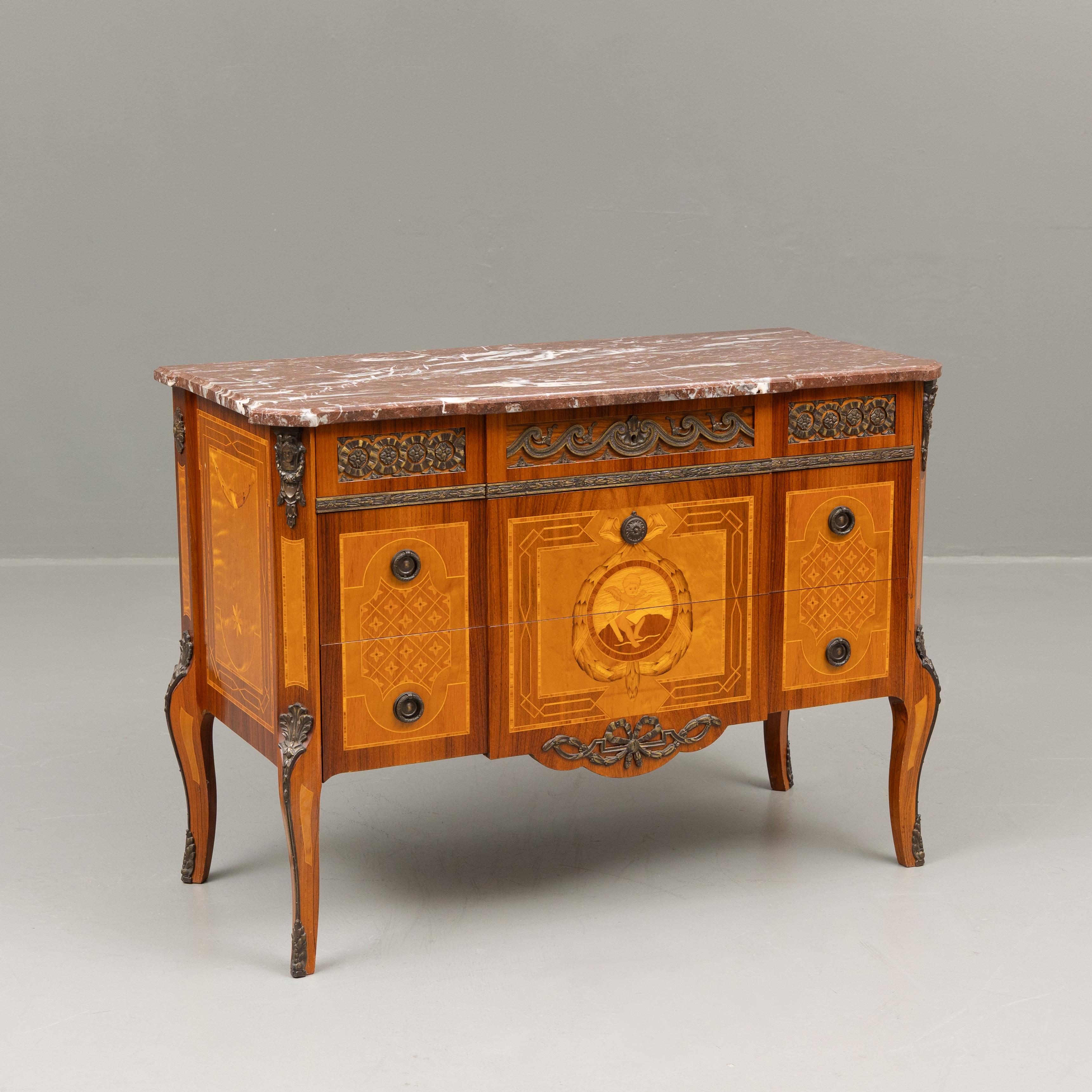 BYRÅ, marmorskiva, gustaviansk stil, 1900-talets andra hälft.