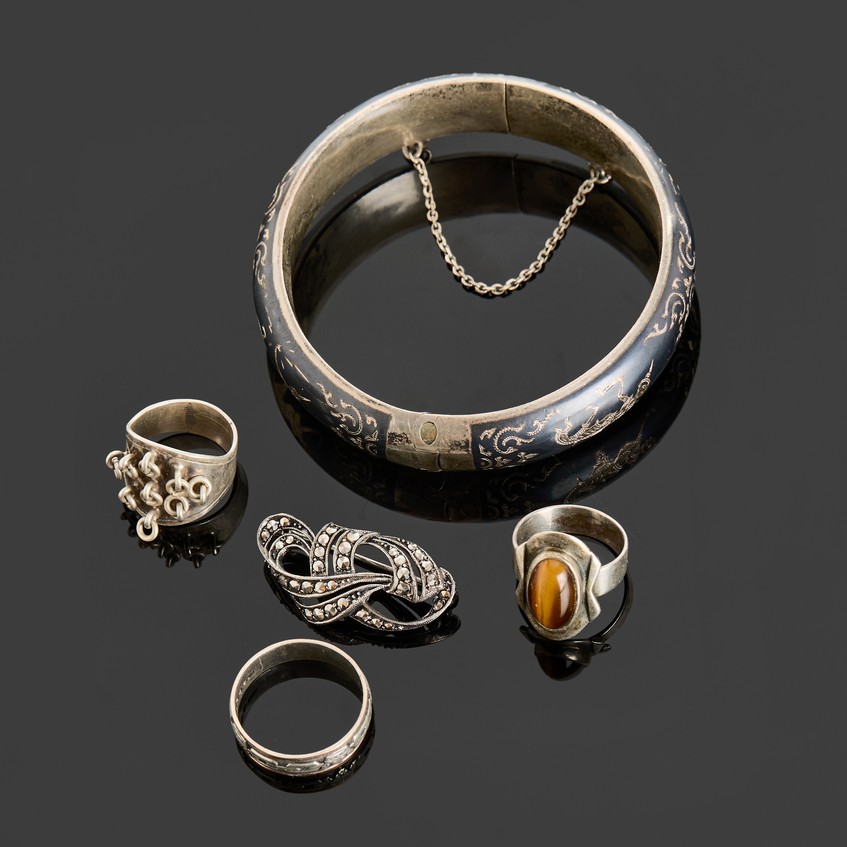 SILVER SMYCKEN, 5 delar, ringar, armband samt brosch b la Frank Juhls, Kautokeino, Norge.