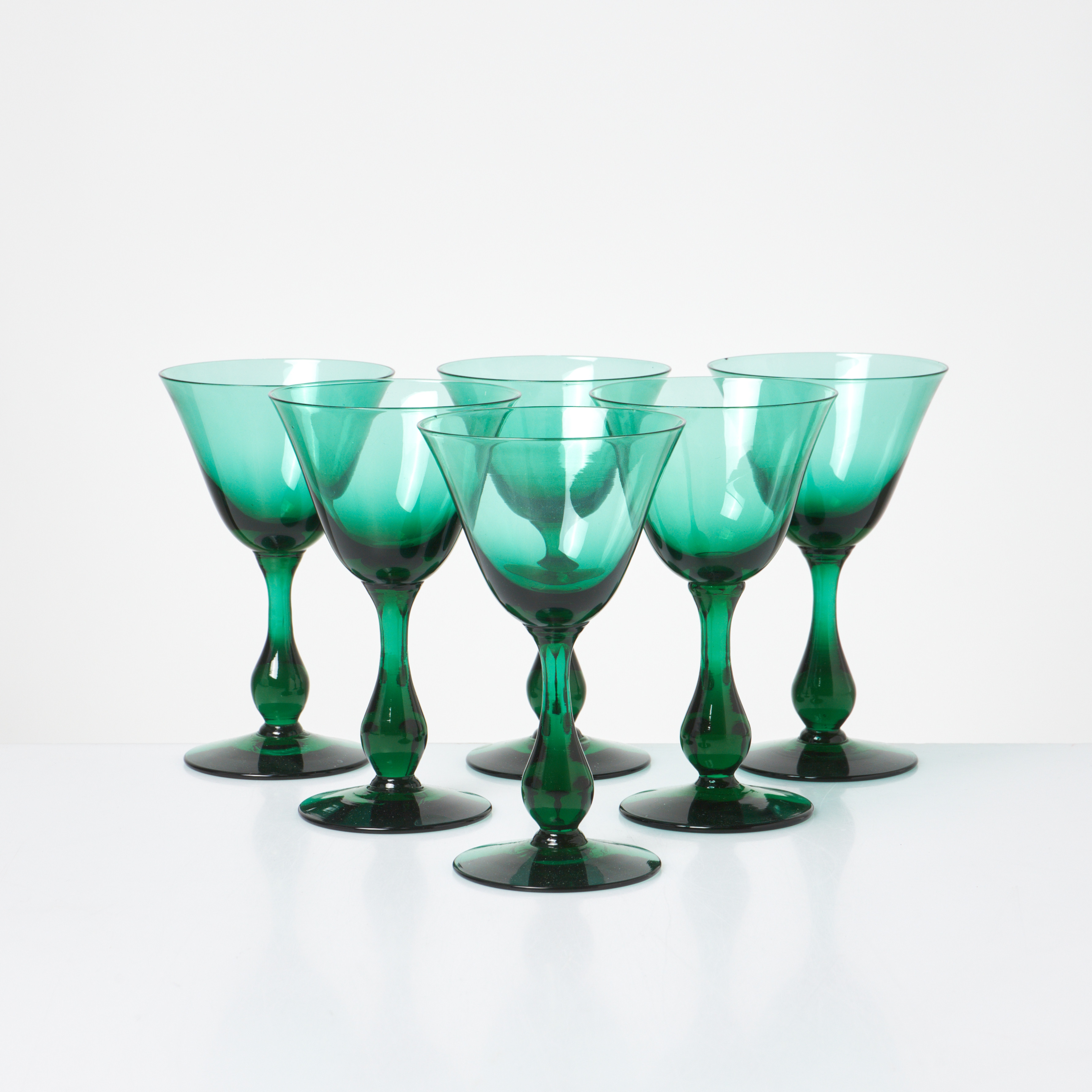 VITVINSGLAS, 6 st, grön glasmassa, 1900-talets senare hälft.