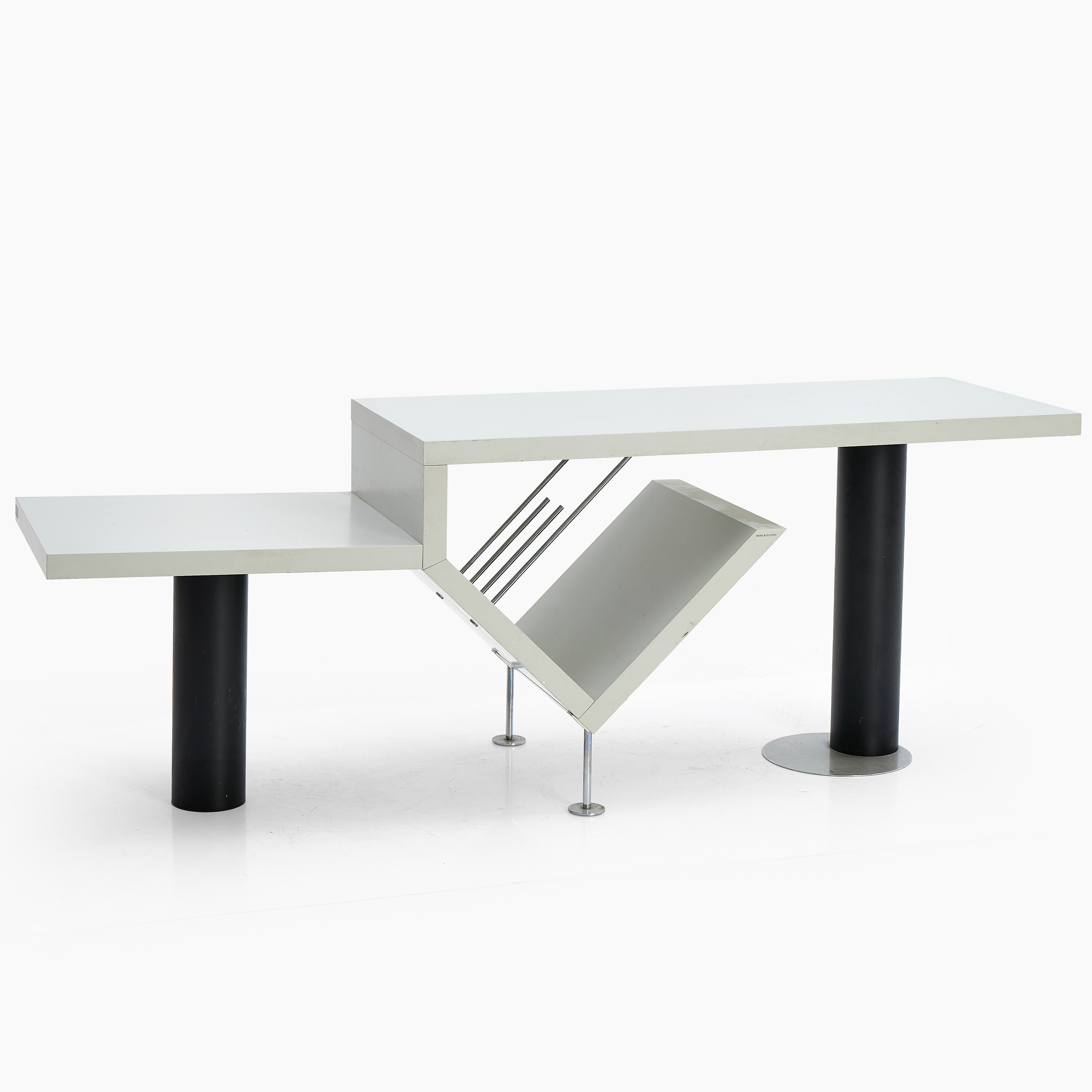 JACOB JENSEN, mediabänk, "Attyca 2", Bang & Olufsen", Danmark, 19/2000-tal.